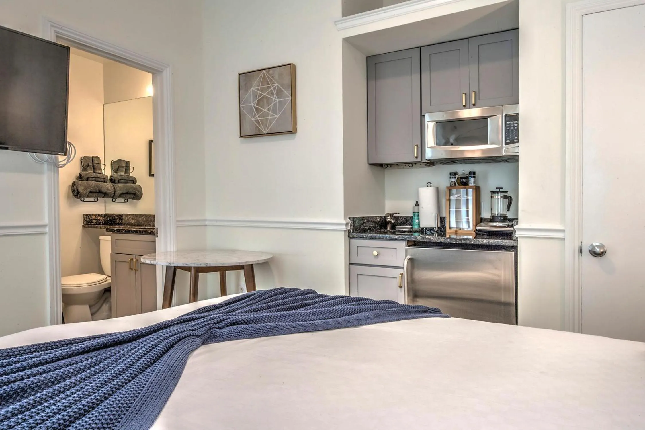 Photo of the whole room, Bed in Good Hotels Boston