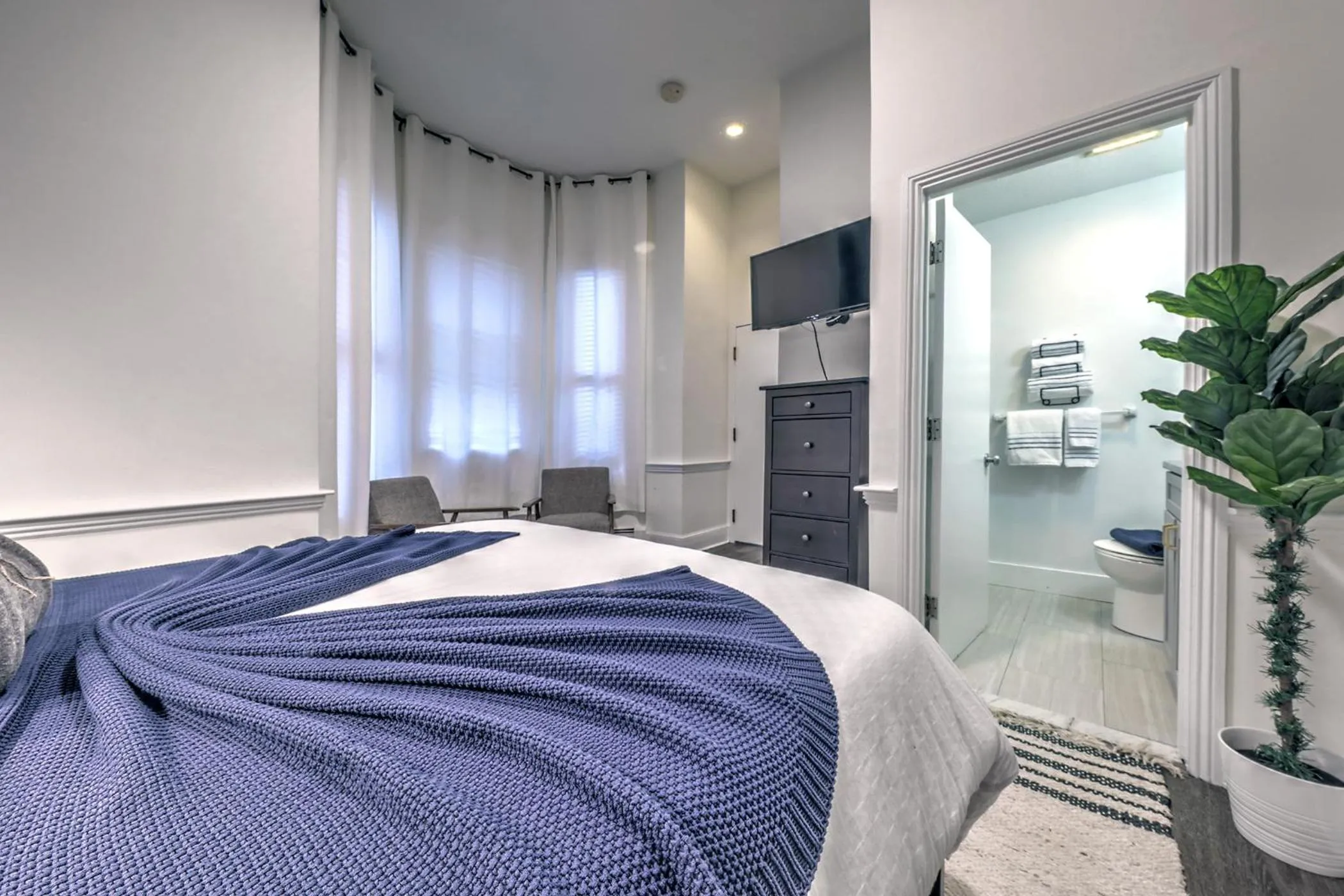 Bedroom, Bed in Good Hotels Boston