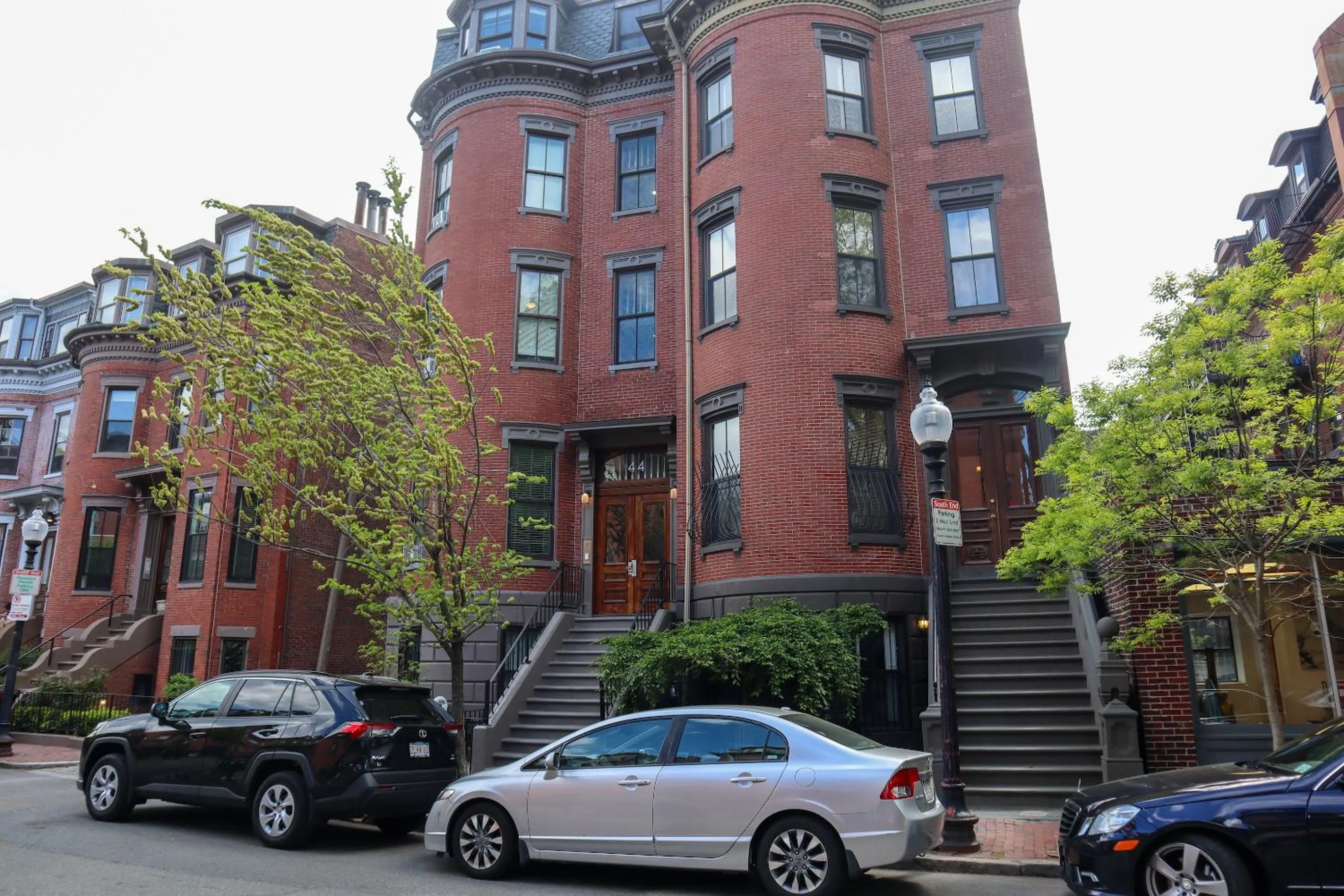 Property building in Good Hotels Boston