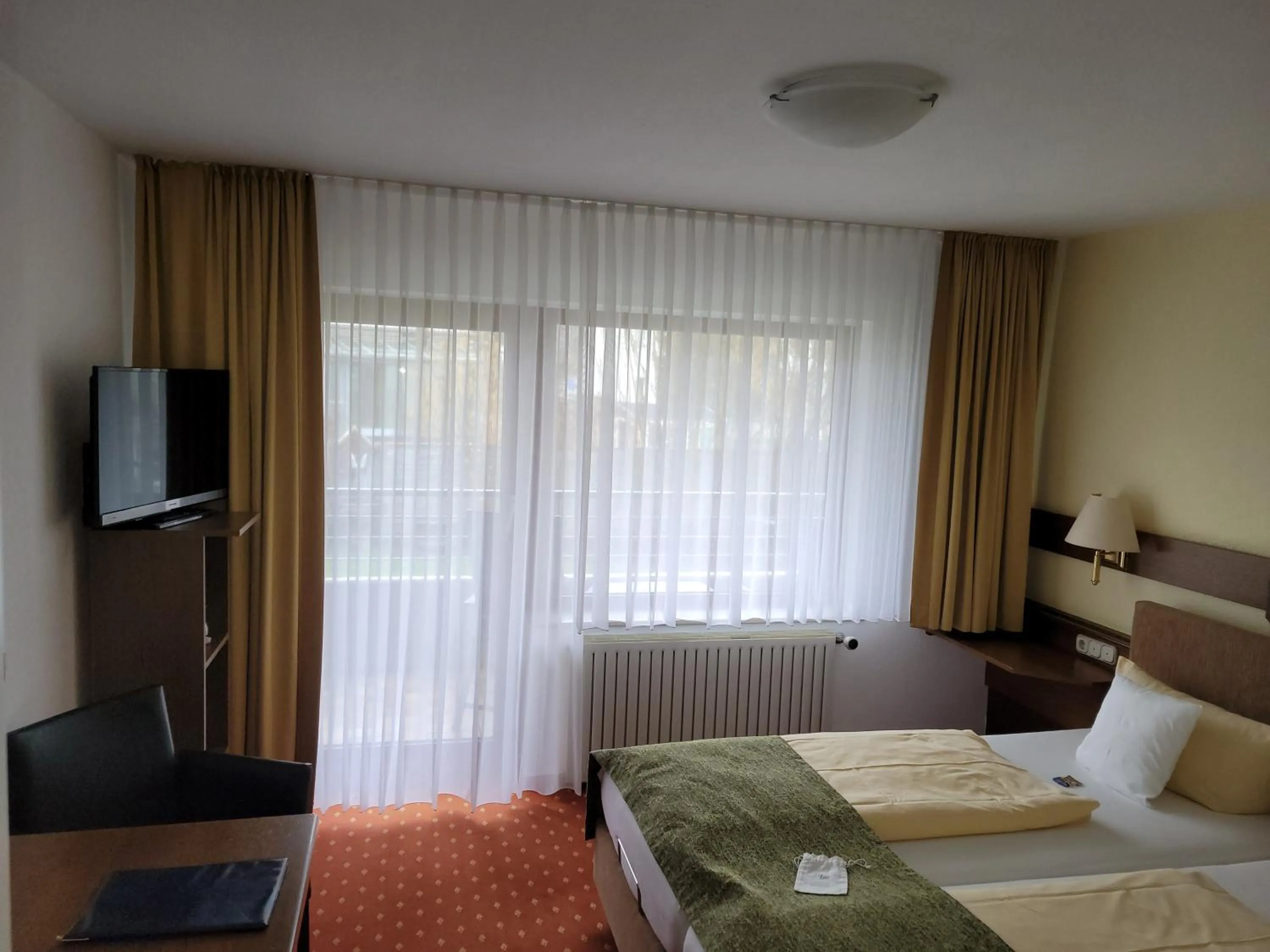 Photo of the whole room, Bed in Kurparkhotel-Gemünd