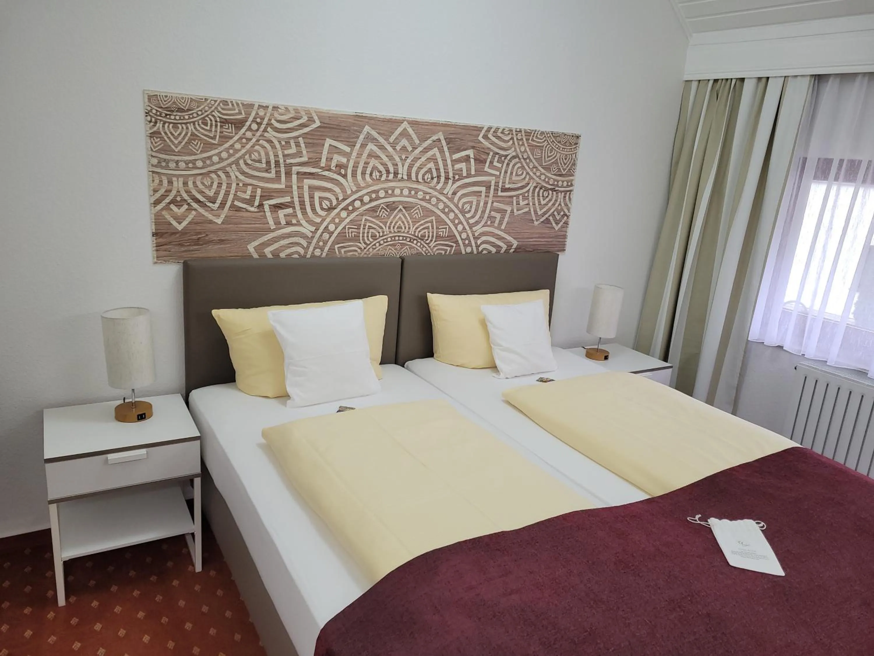 Photo of the whole room, Bed in Kurparkhotel-Gemünd