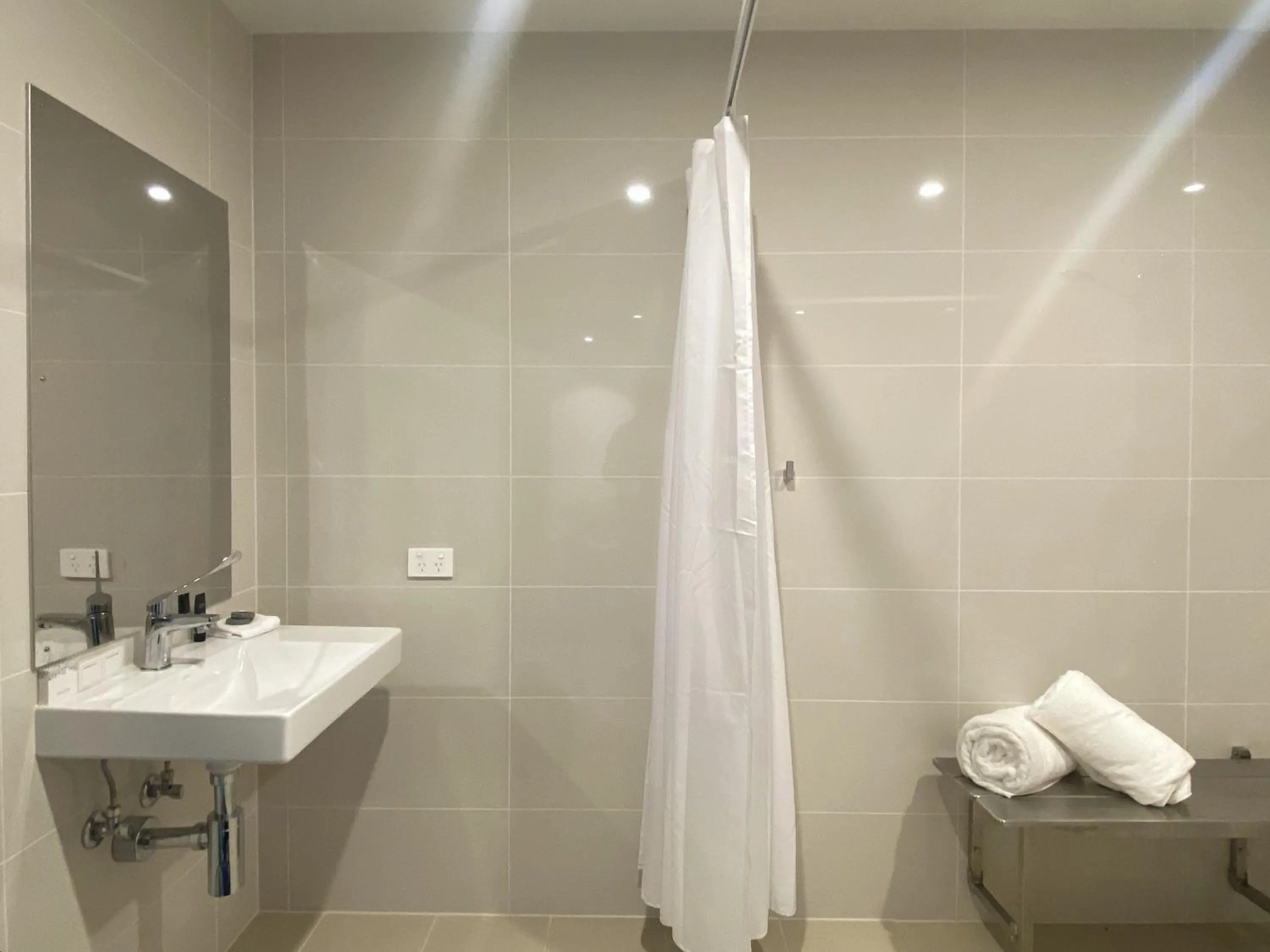 Bathroom in Brady Apartment Hotel Hardware Lane