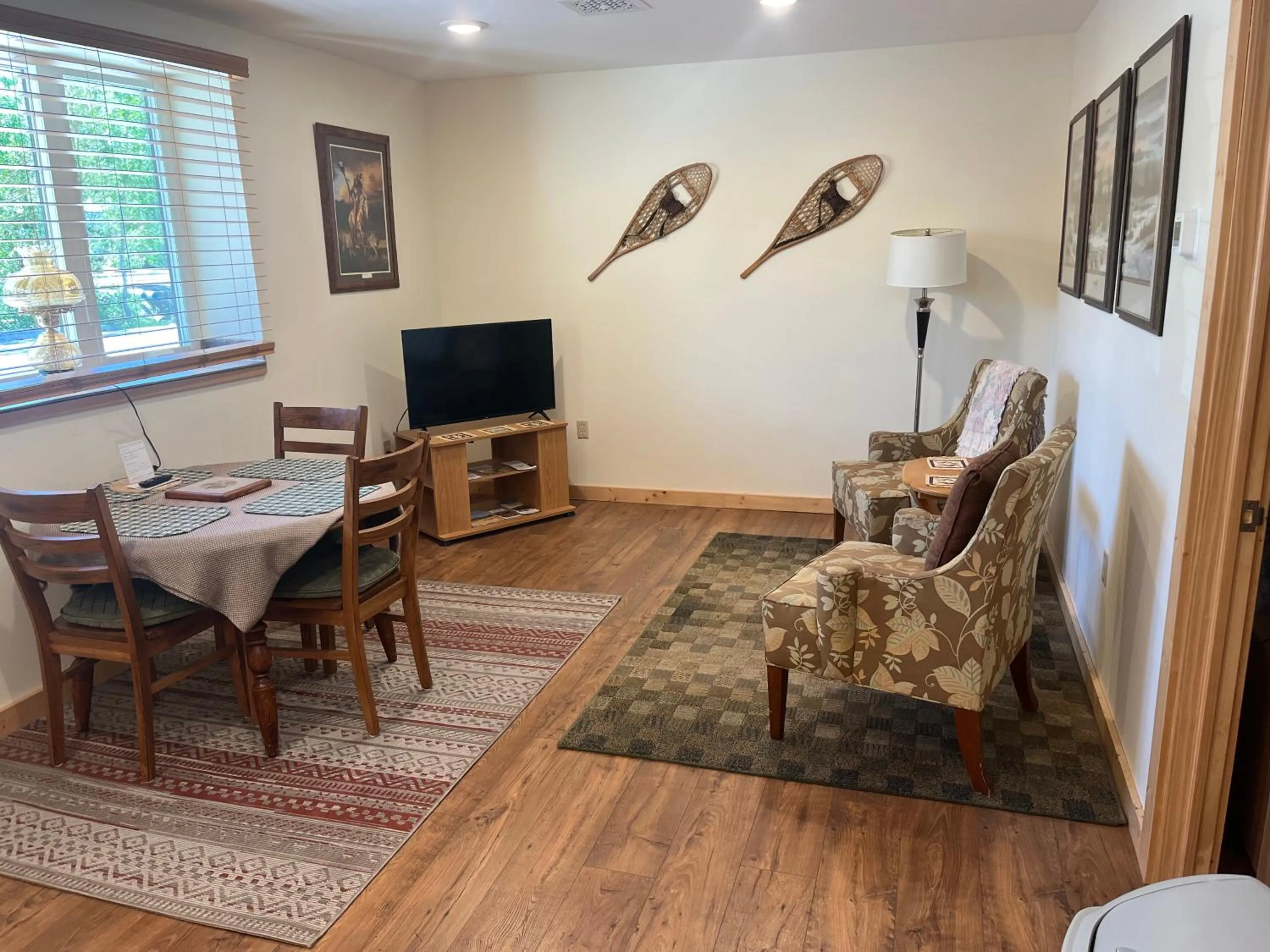 Creekside Downtown Vacation Suites, Only Adults 25 or older