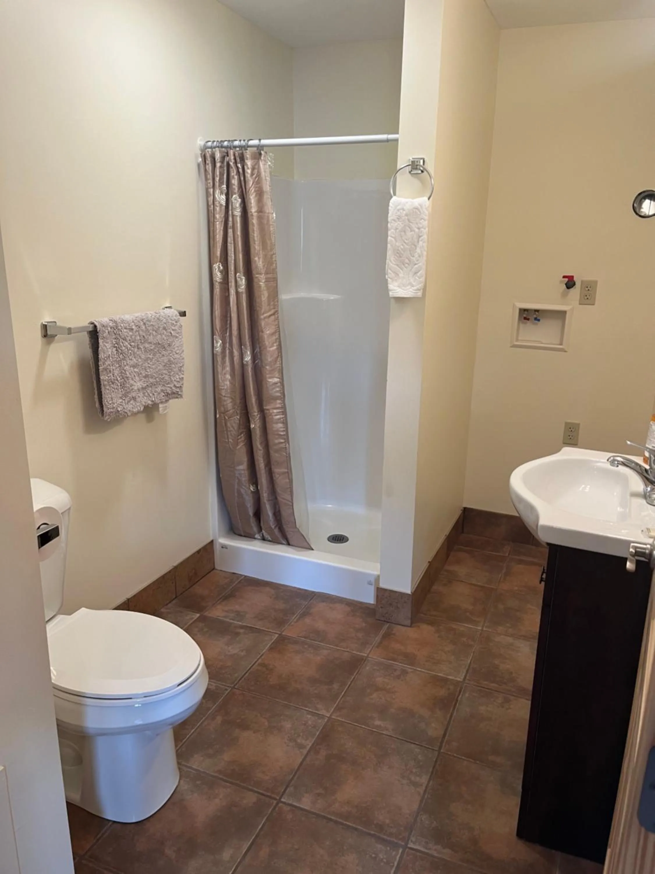 Creekside Downtown Vacation Suites, Only Adults 25 or older