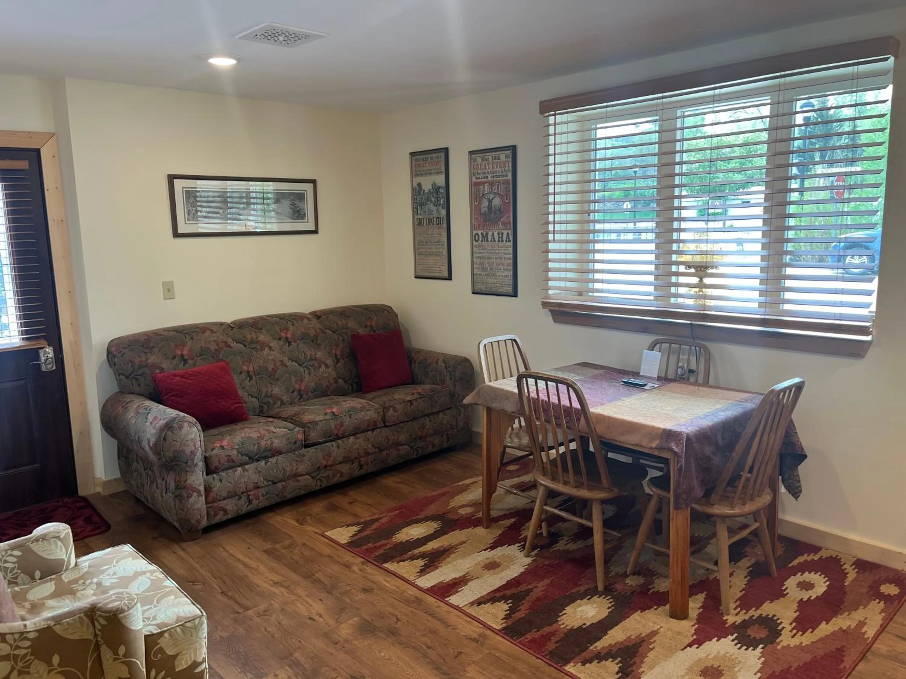Creekside Downtown Vacation Suites, Only Adults 25 or older