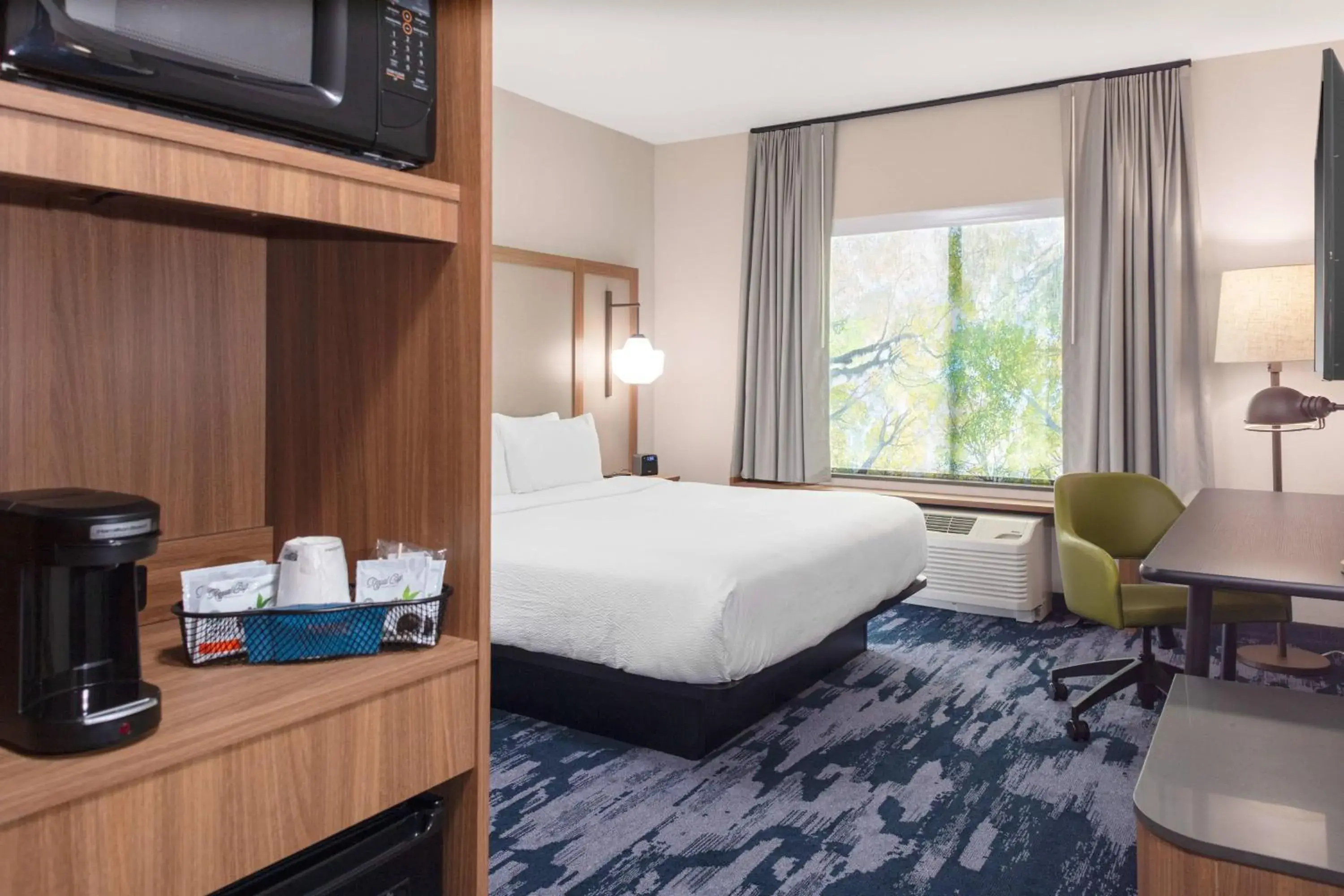 King Room with Mountain View in Fairfield by Marriott Inn & Suites Medford King Room with Mountain View in Fairfield by Marriott Inn & Suites Medford