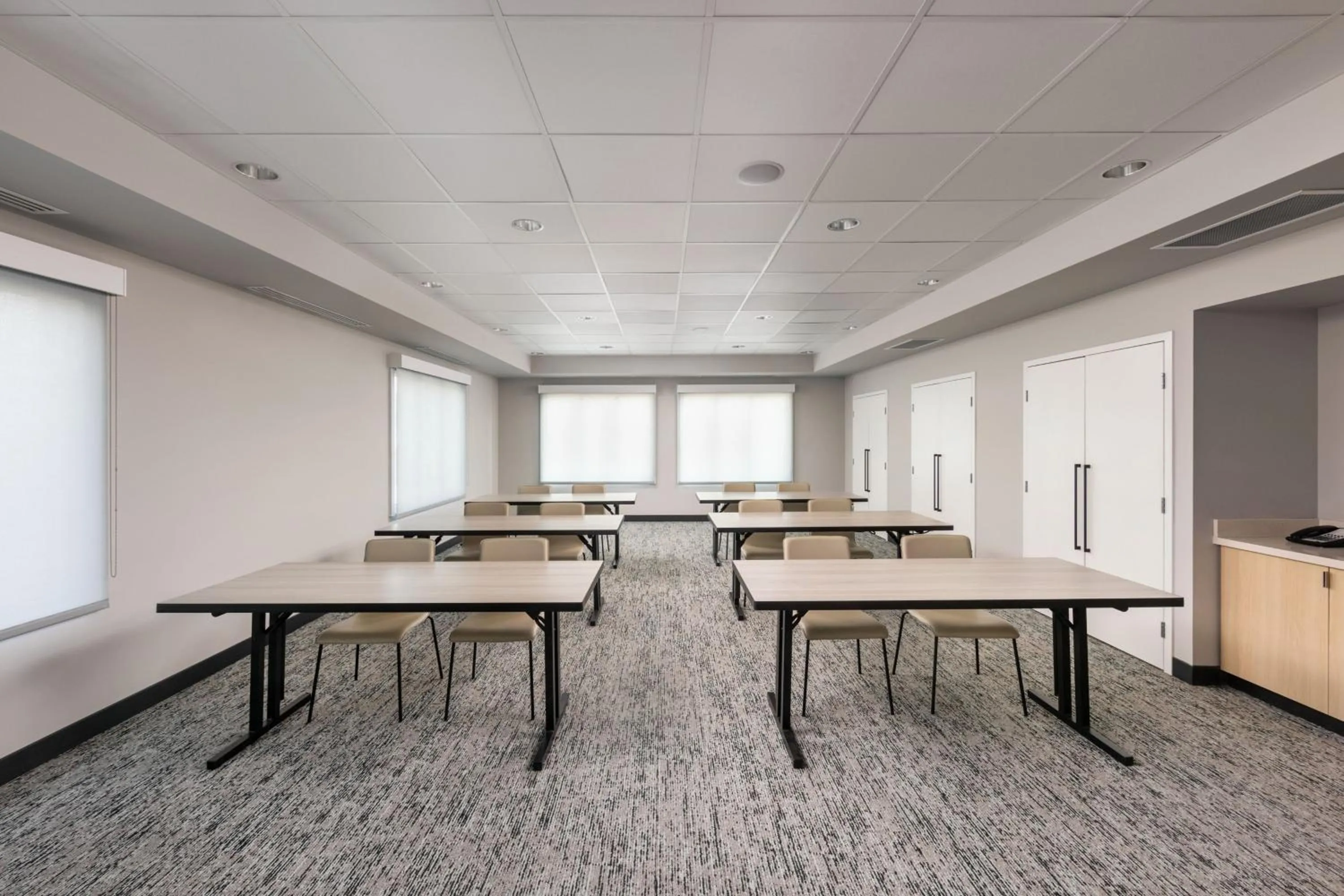 Meeting/conference room in TownePlace Suites by Marriott West Kelowna