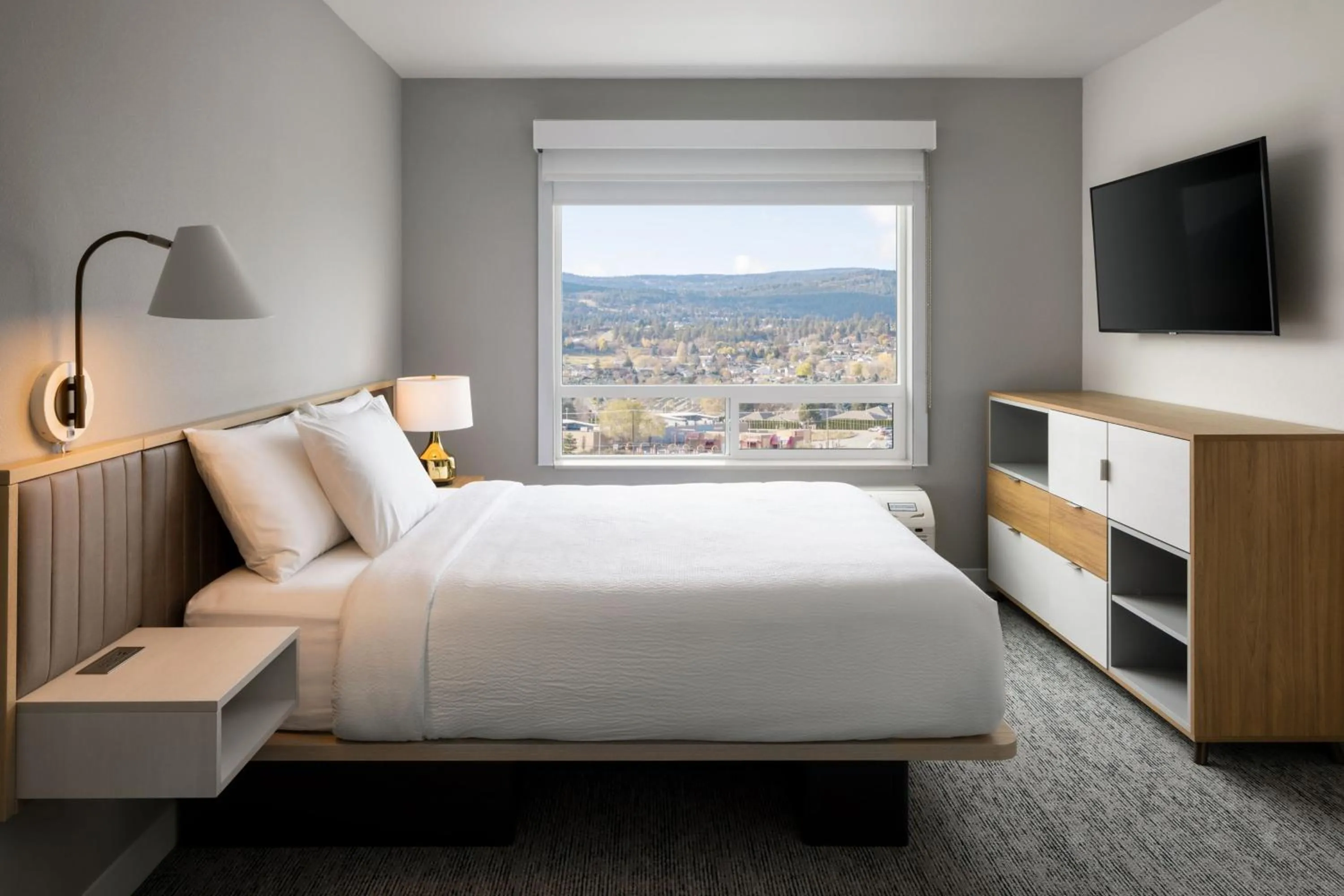 Bedroom, Bed in TownePlace Suites by Marriott West Kelowna