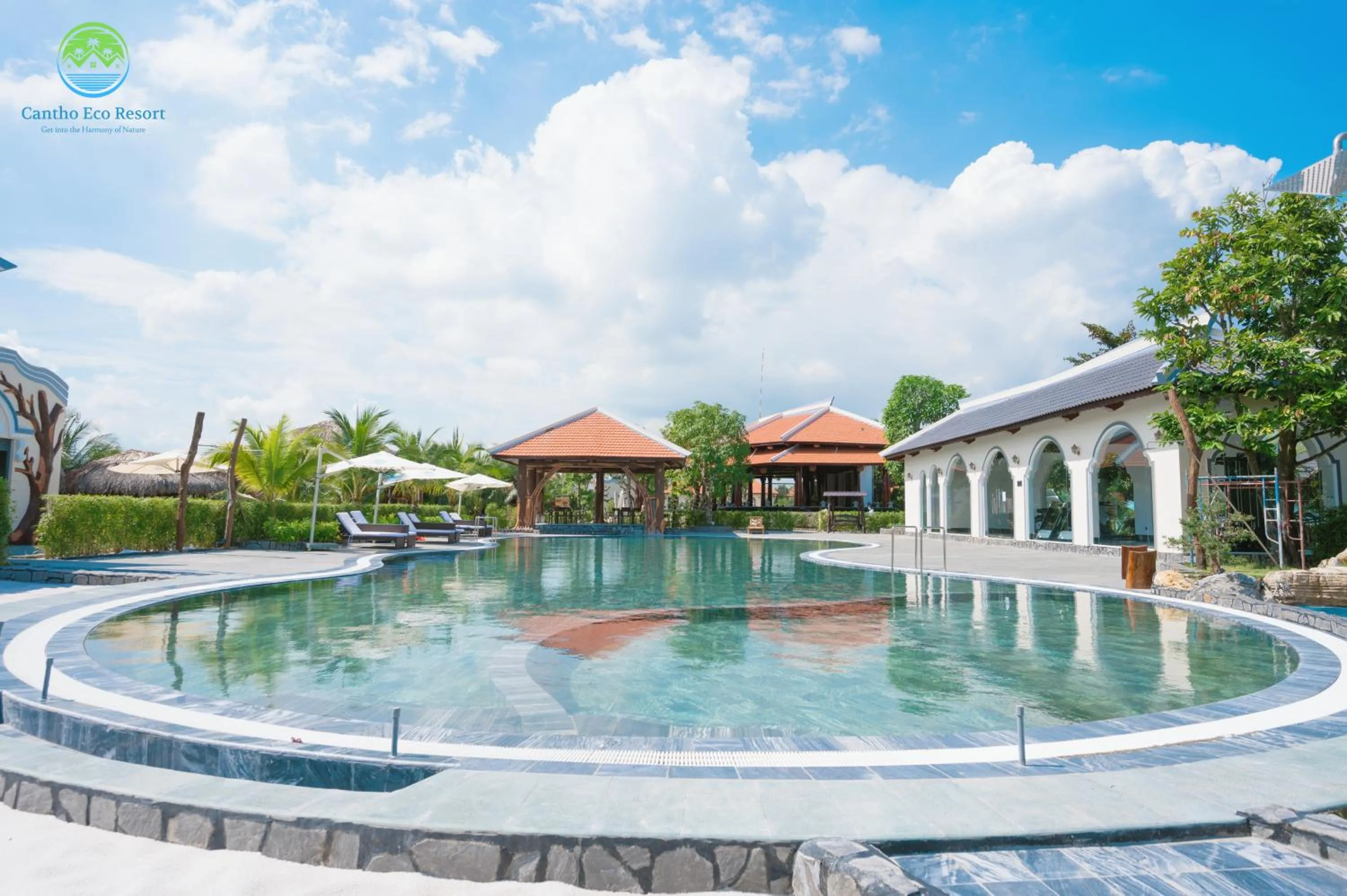 Swimming pool in Cantho Eco Resort