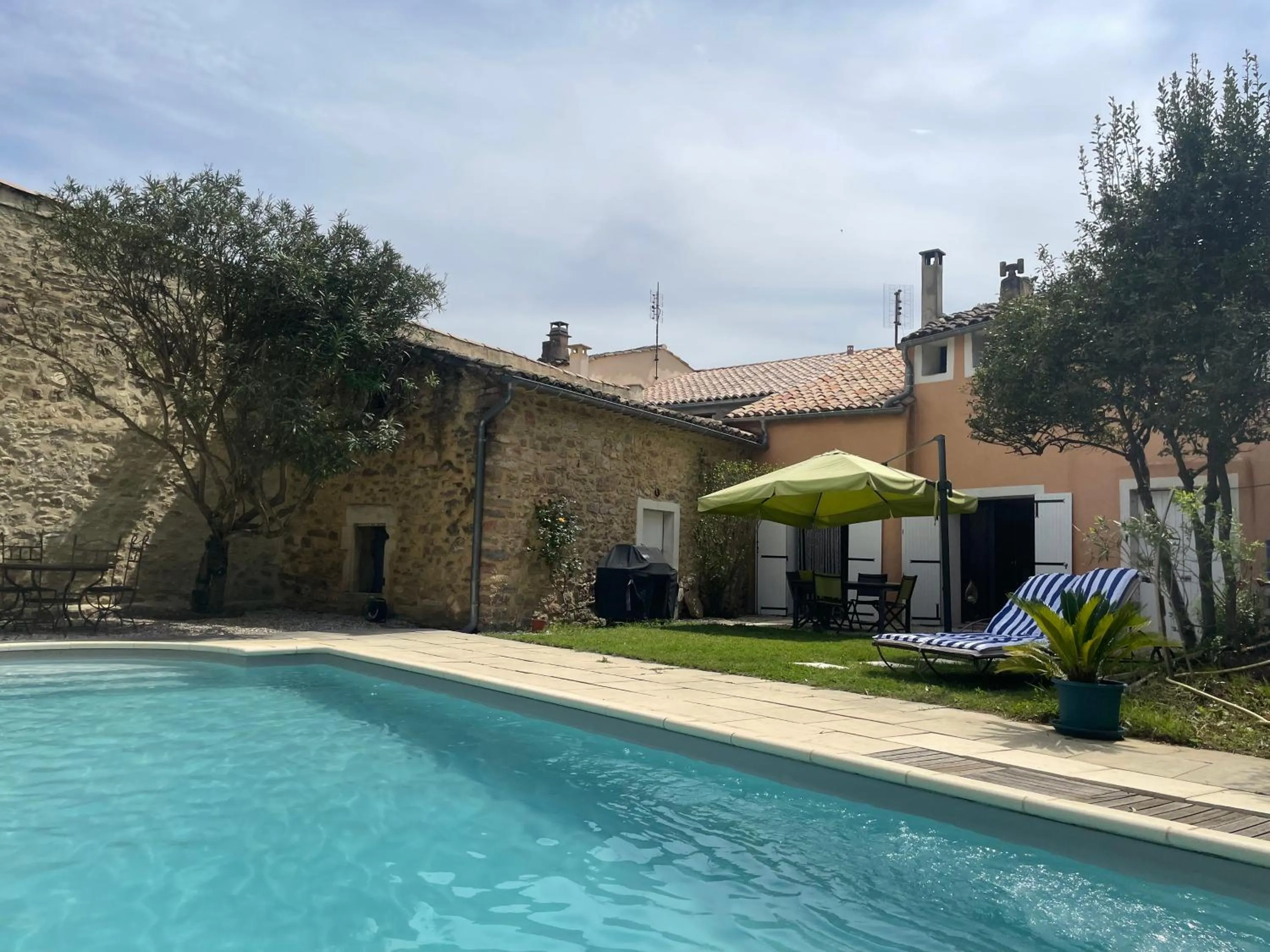 Property building in Maison des Bourgades