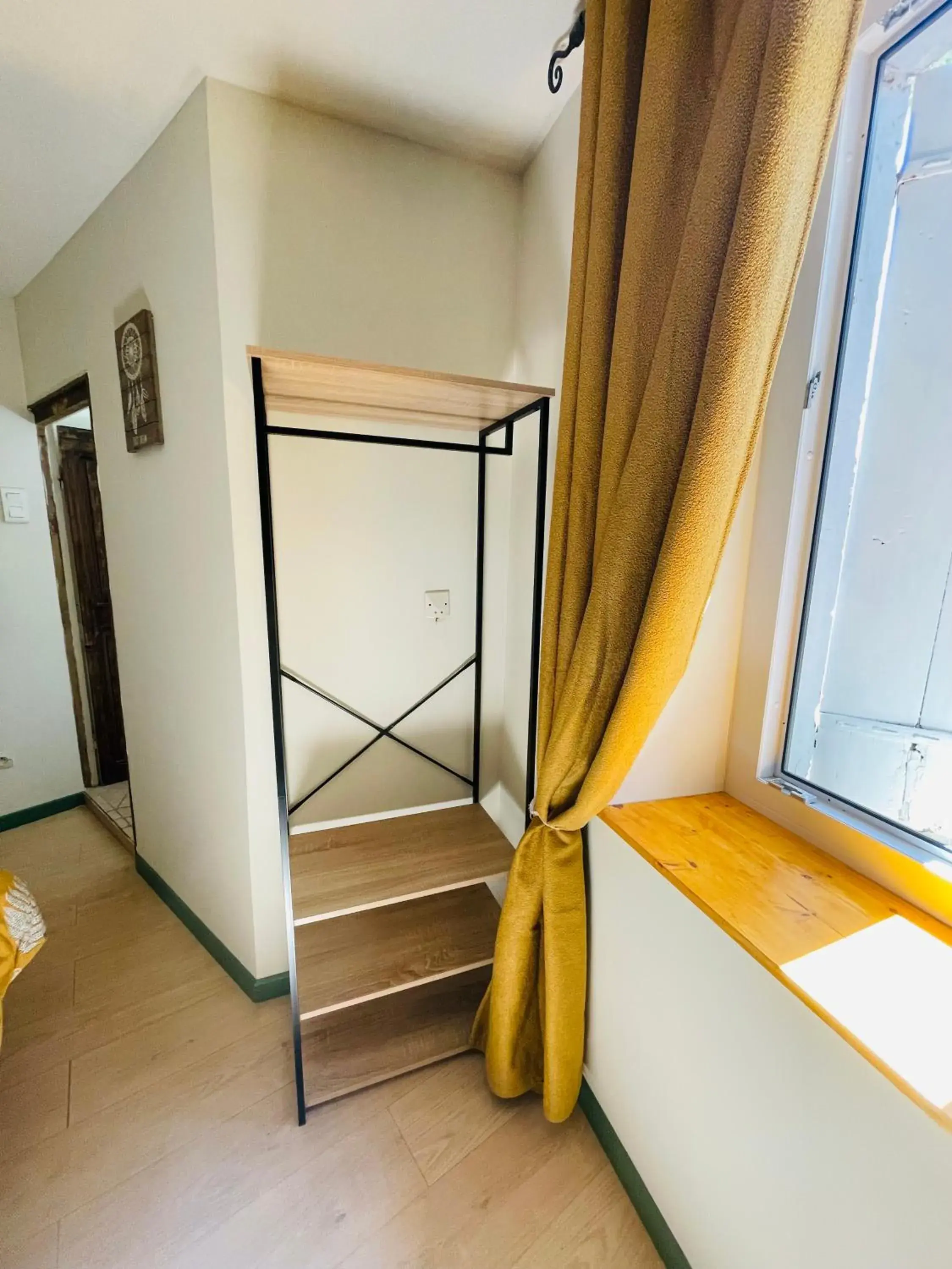 Double Room with Private Bathroom - single occupancy in Maison des Bourgades Double Room with Private Bathroom - single occupancy in Maison des Bourgades