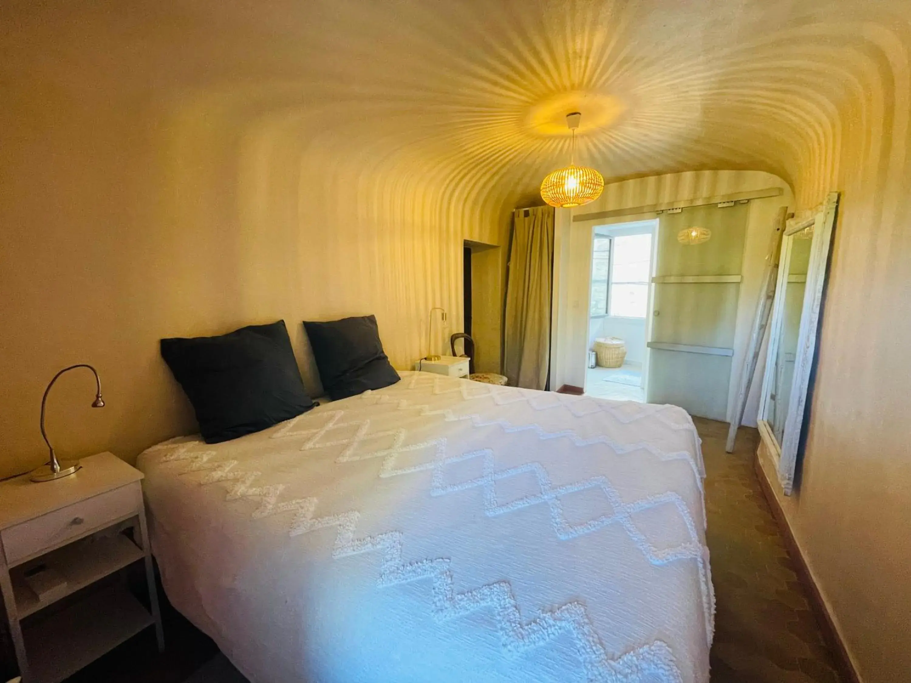 Standard King Room - single occupancy in Maison des Bourgades Standard King Room - single occupancy in Maison des Bourgades