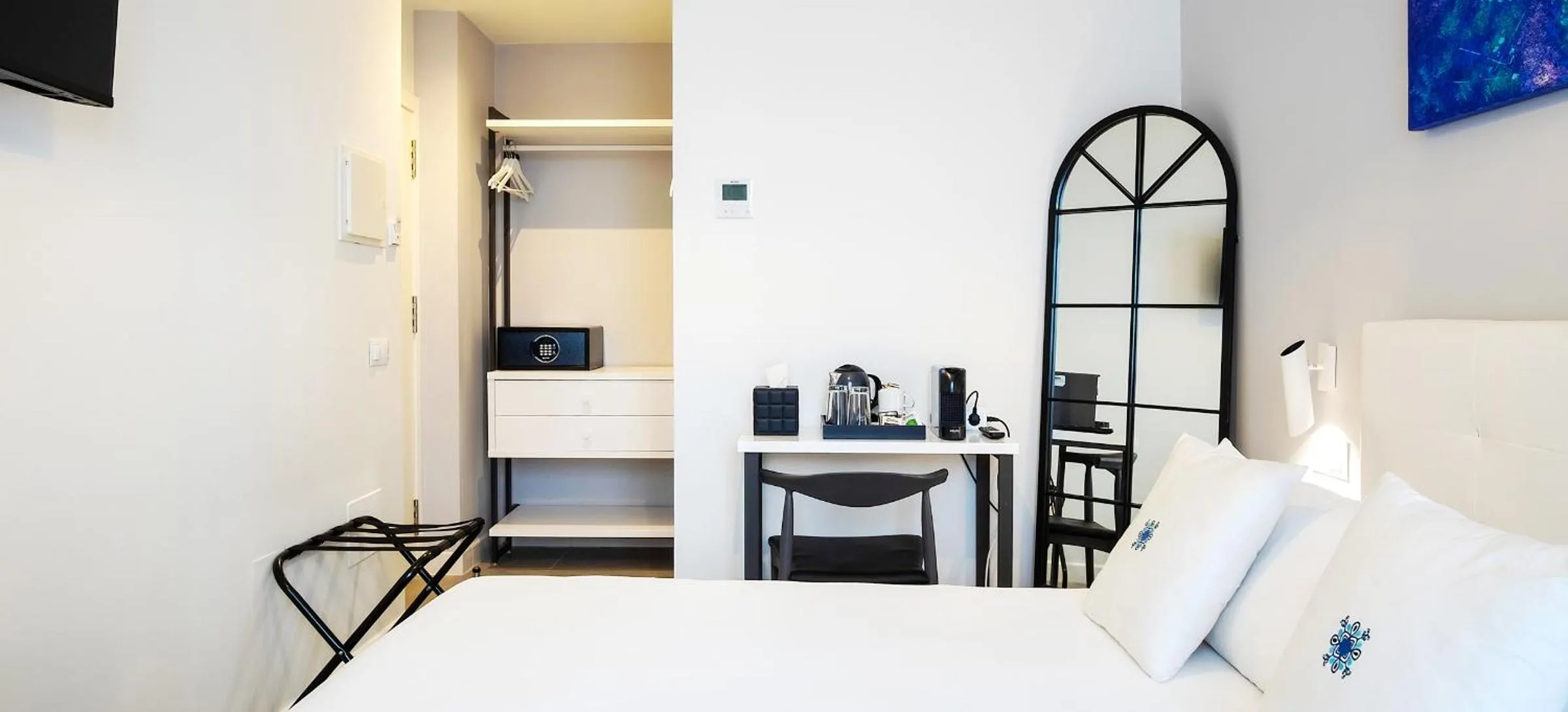 Bed in The Old Town Boutique Hotel - Adults Recommended
