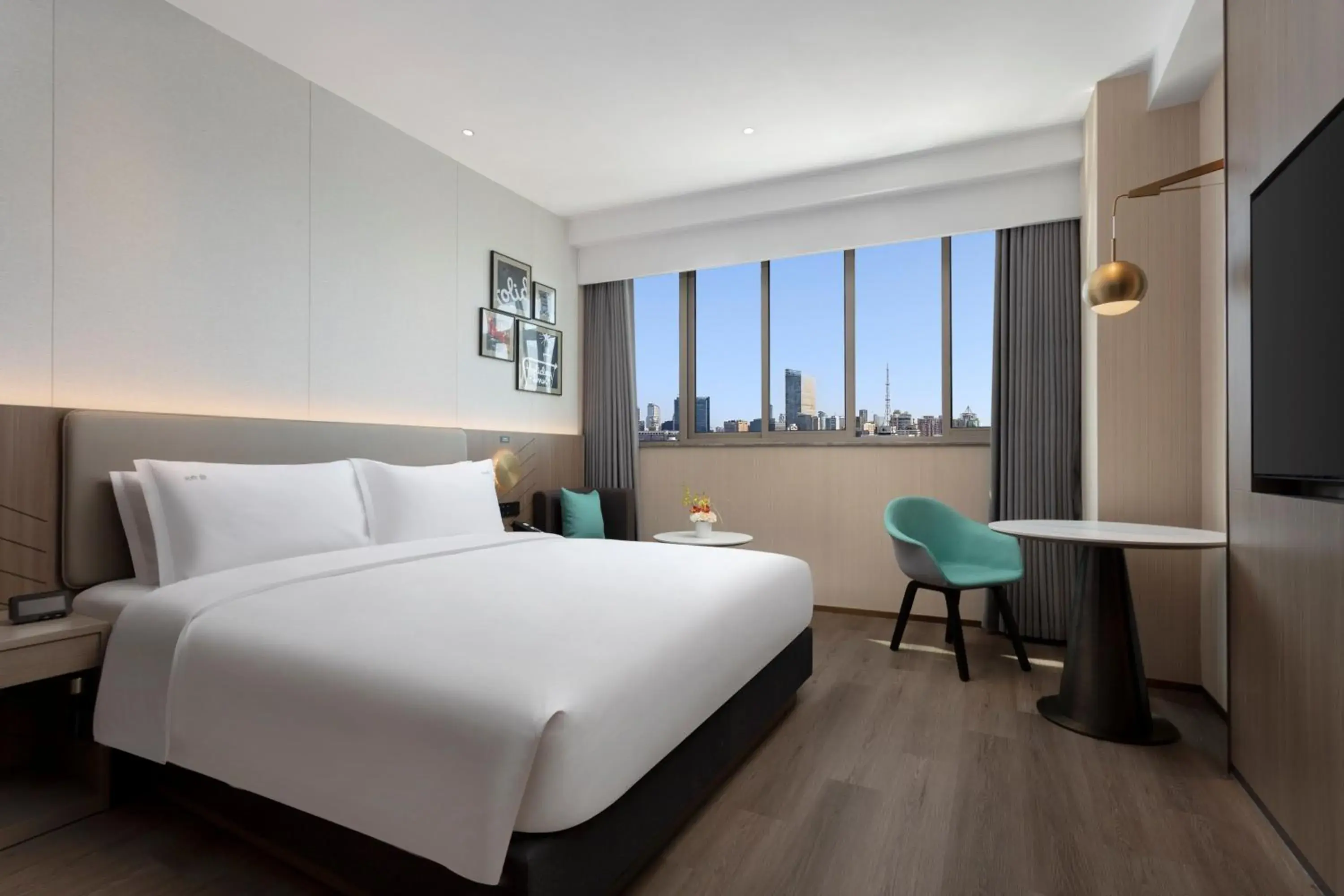 Standard King Room in Holiday Inn Express Zhabei Shanghai, an IHG Hotel Standard King Room in Holiday Inn Express Zhabei Shanghai, an IHG Hotel