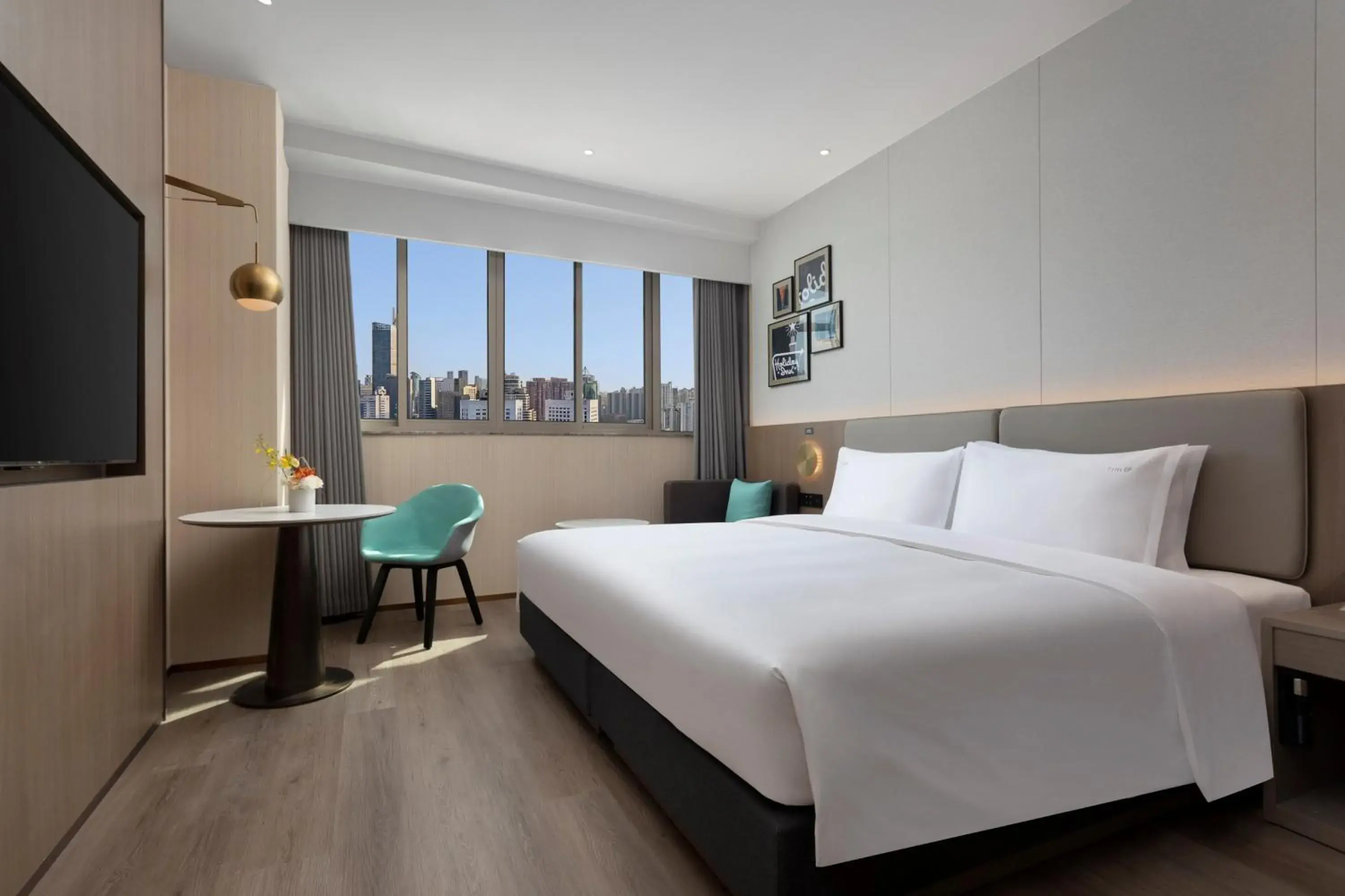 Standard King Room with Sofa Bed in Holiday Inn Express Zhabei Shanghai, an IHG Hotel Standard King Room with Sofa Bed in Holiday Inn Express Zhabei Shanghai, an IHG Hotel