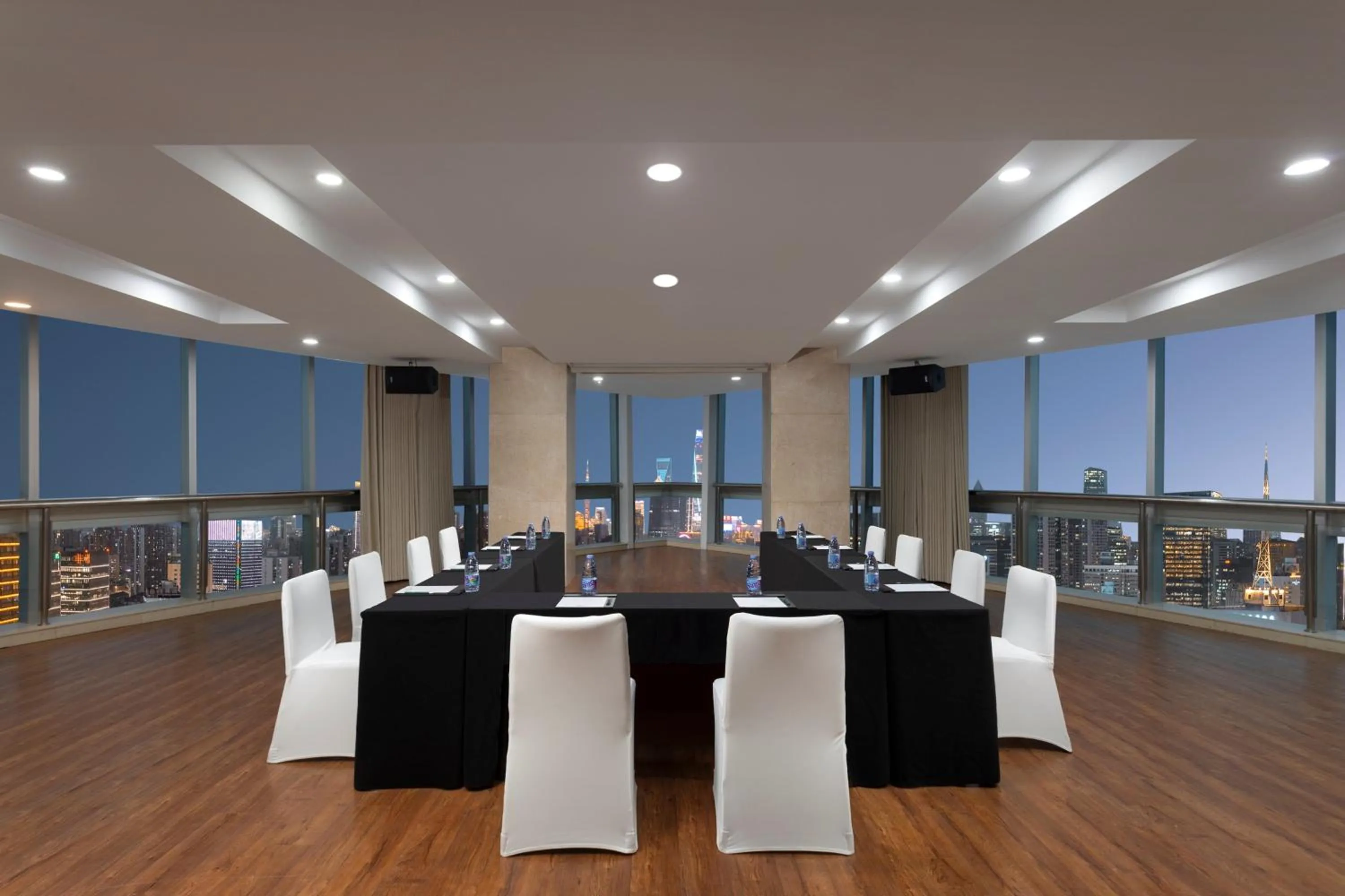 Meeting/conference room in Holiday Inn Express Zhabei Shanghai, an IHG Hotel
