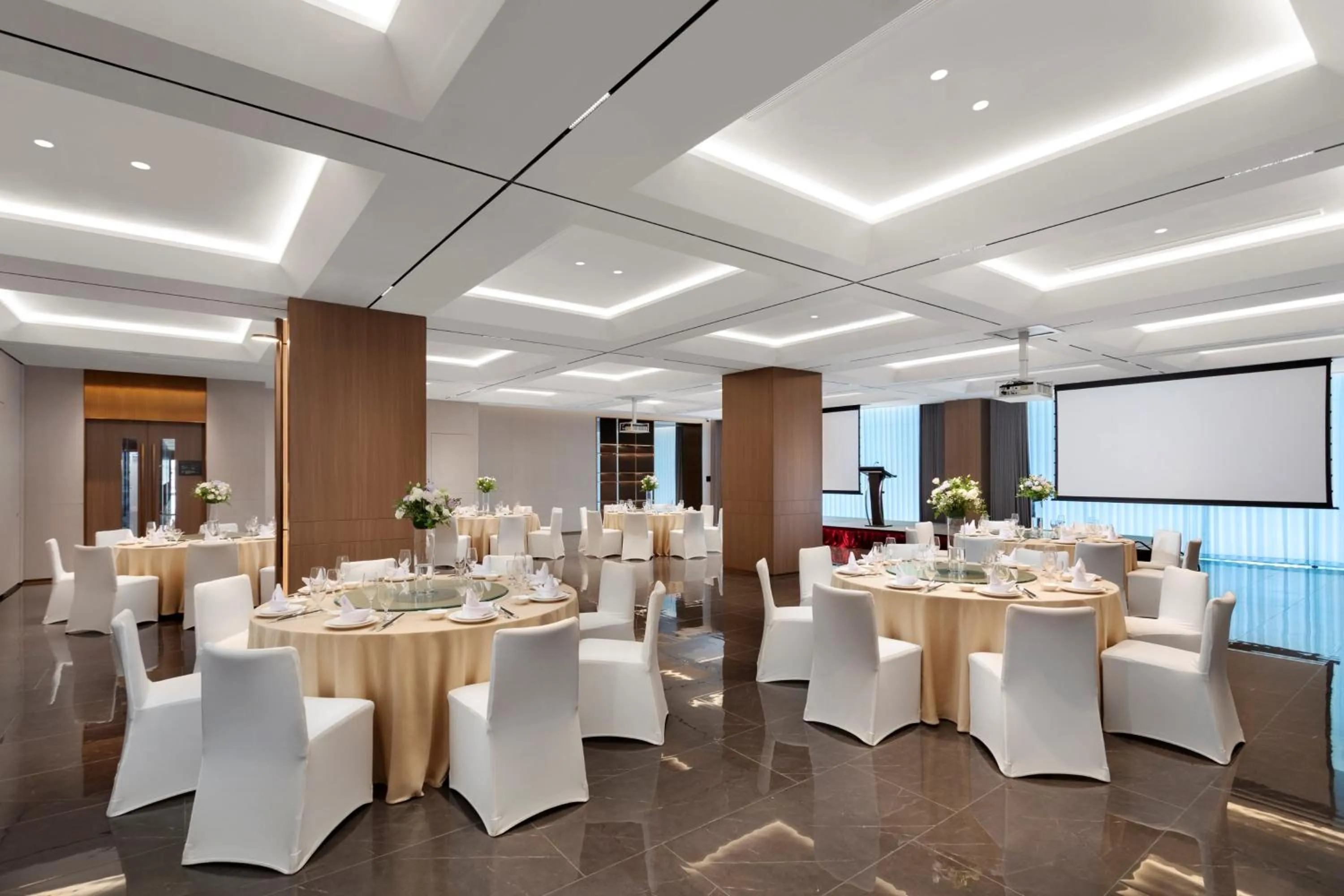 Banquet/Function facilities in Holiday Inn Express Zhabei Shanghai, an IHG Hotel