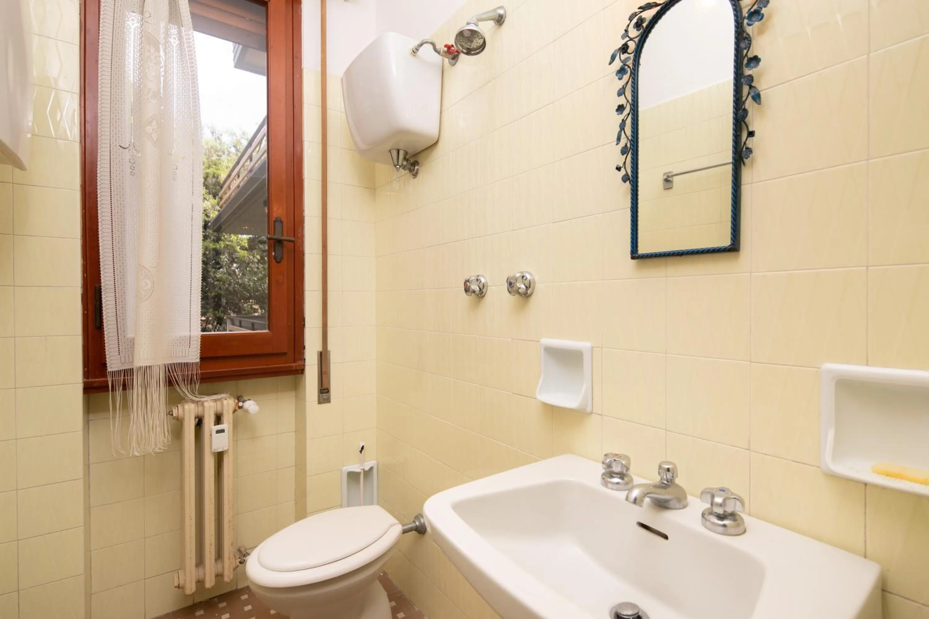 Bathroom in Imperiale Apartment by Mmega