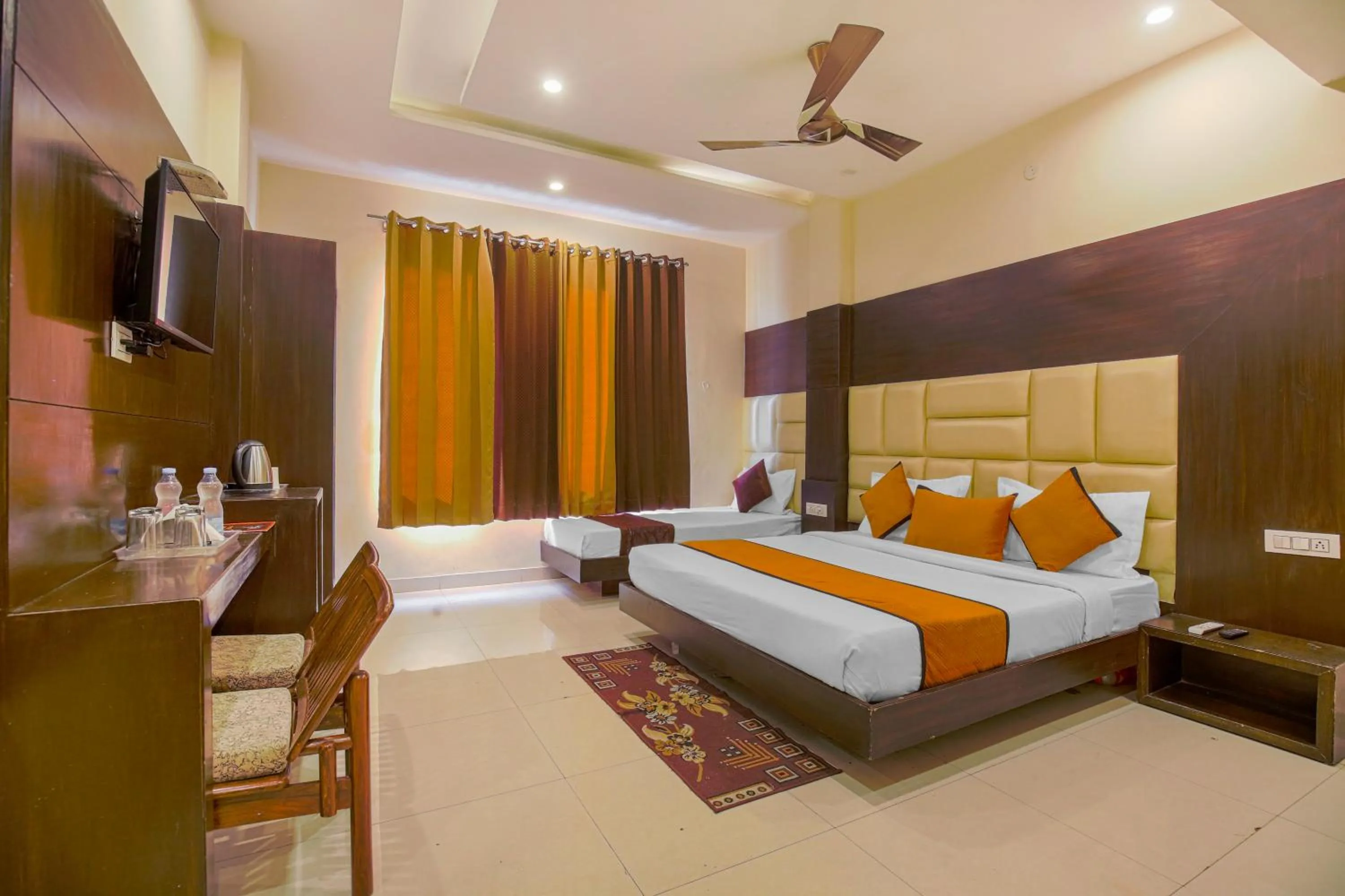 Bed in Hotel Crown, Near Golden temple