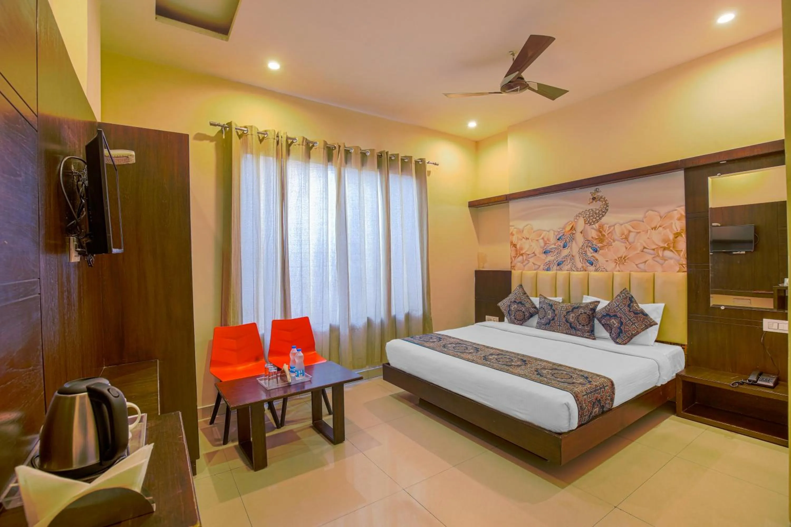 Bed in Hotel Crown, Near Golden temple