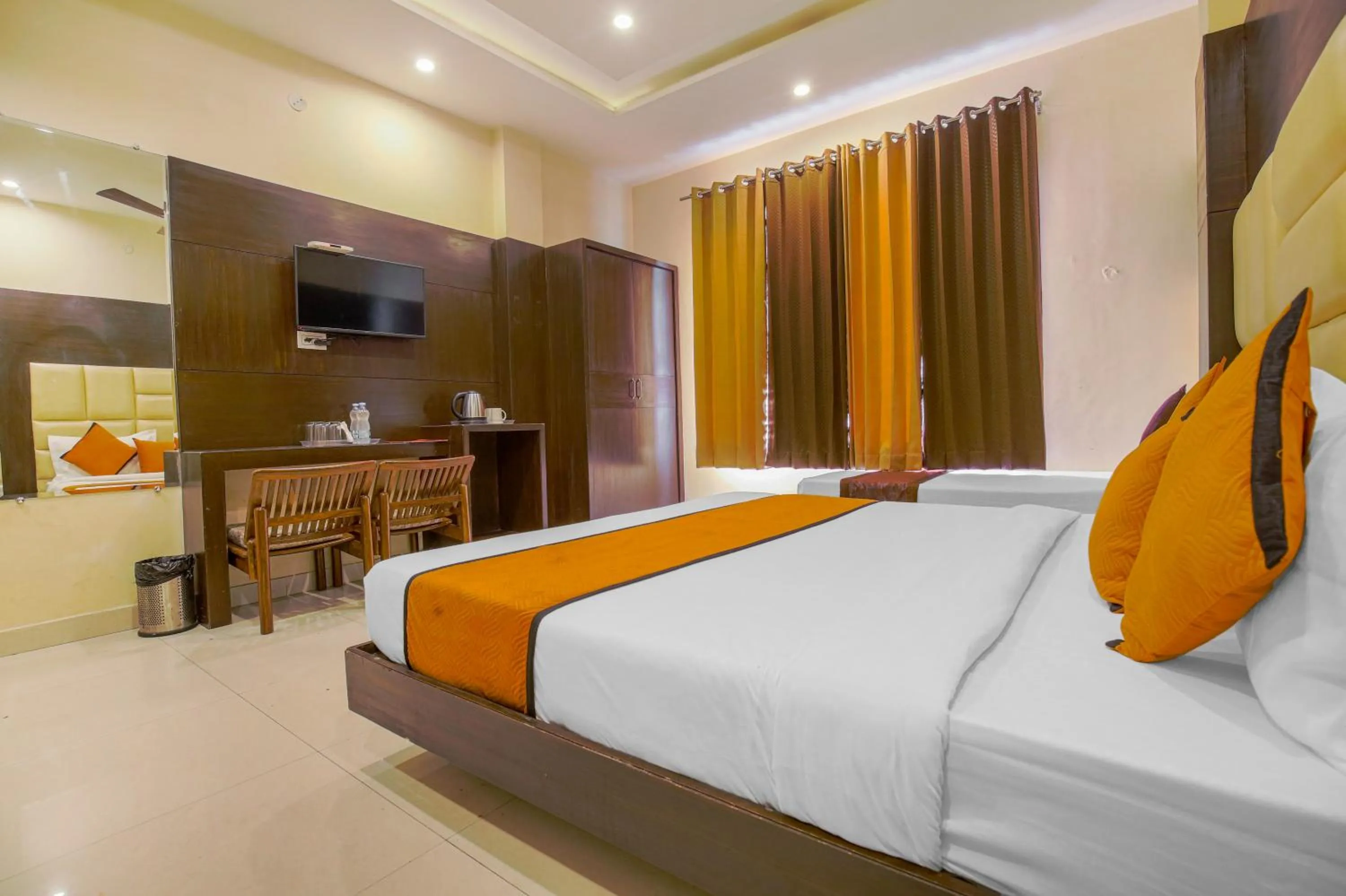 Bed in Hotel Crown, Near Golden temple