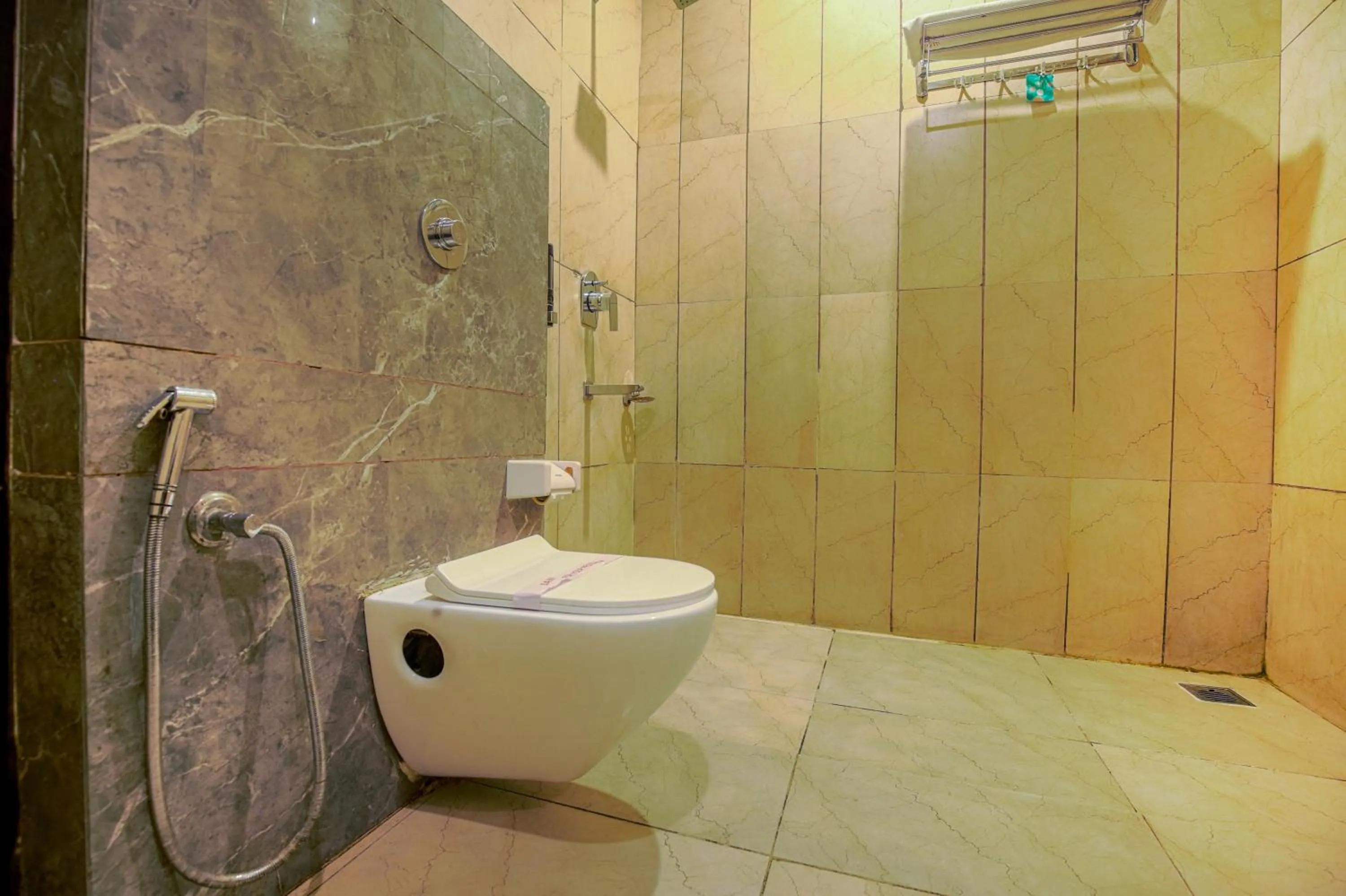 Shower in Hotel Crown, Near Golden temple