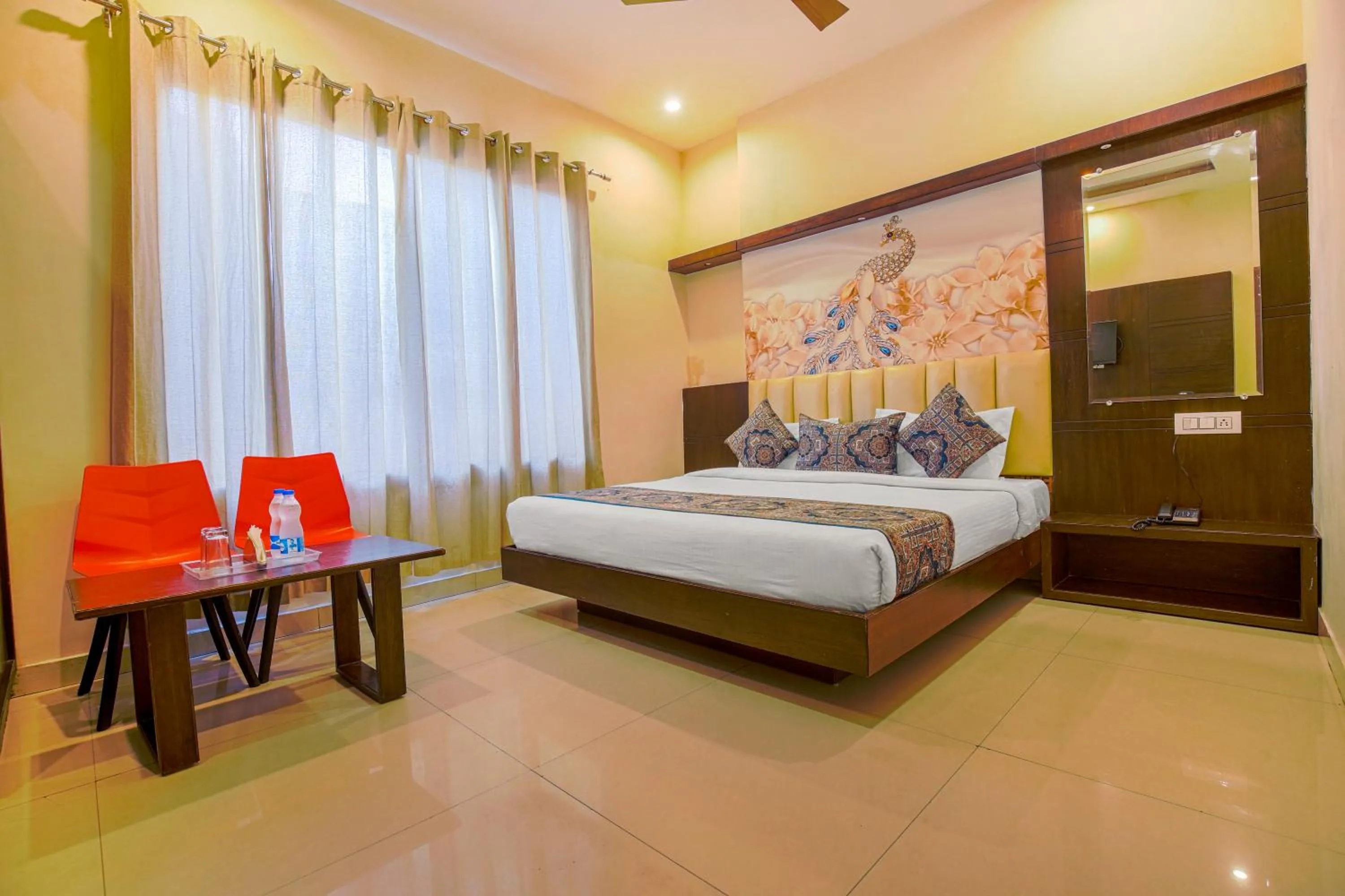 Bed in Hotel Crown, Near Golden temple