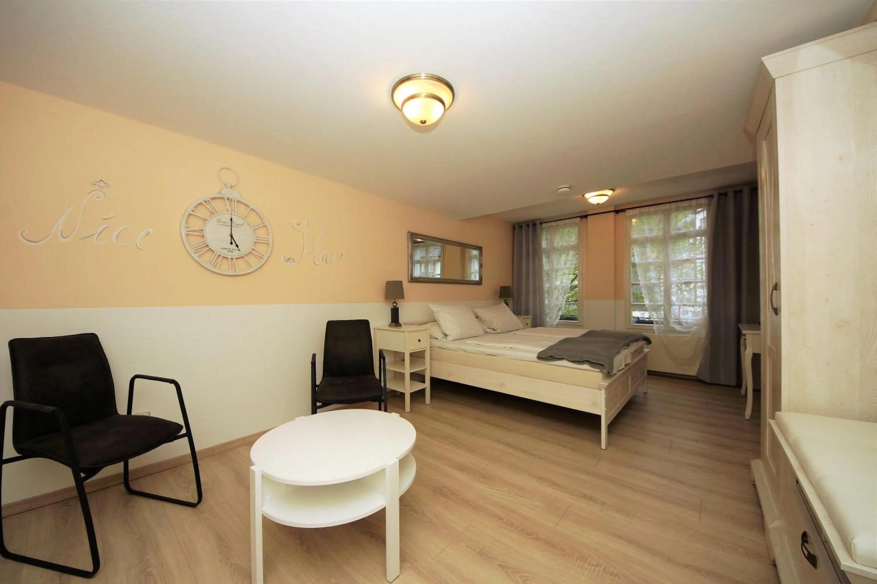 Photo of the whole room, Bed in Liebezeit - ehemals Hotel Dillenburg