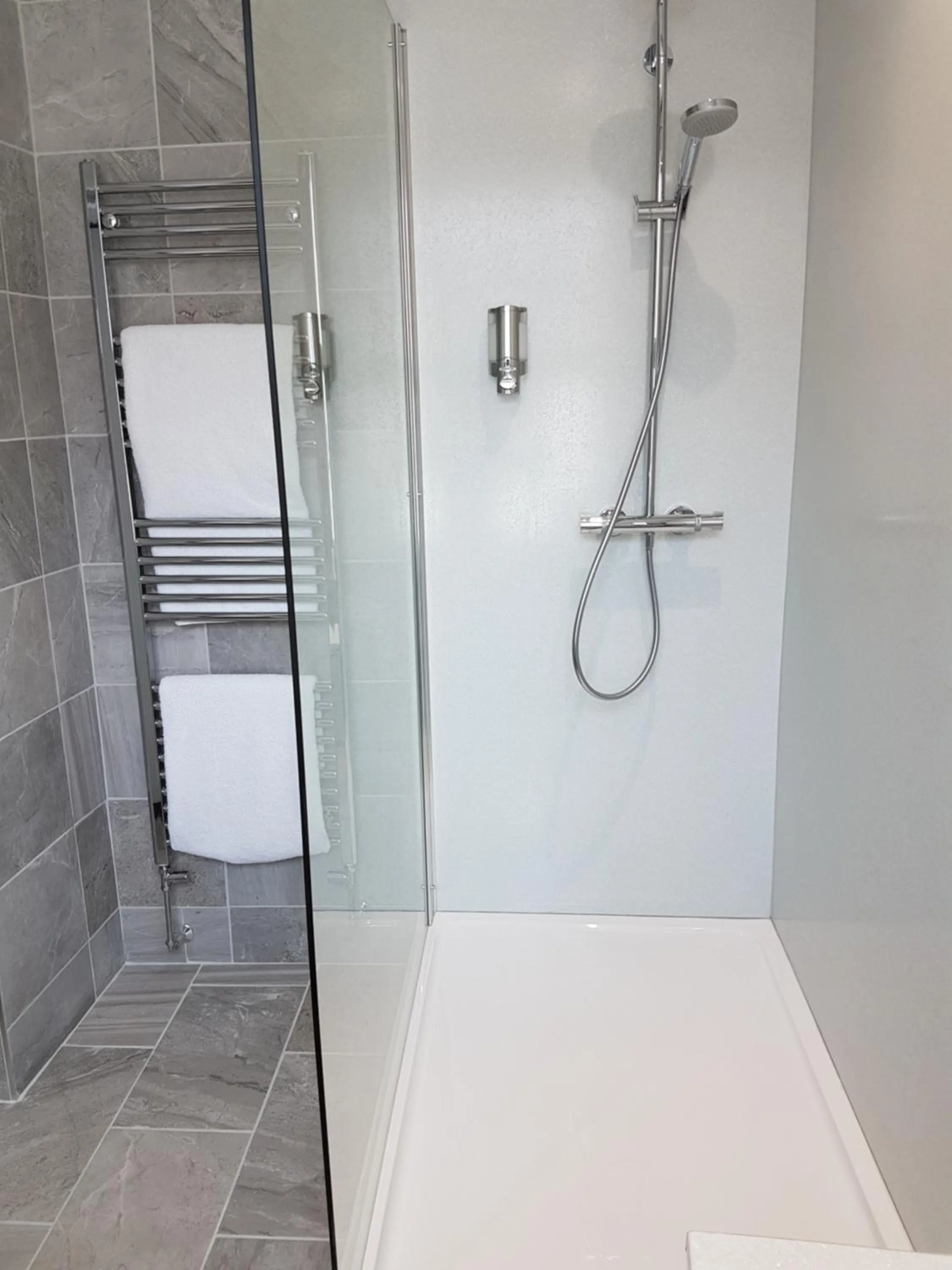 Lil's On The Waterfront