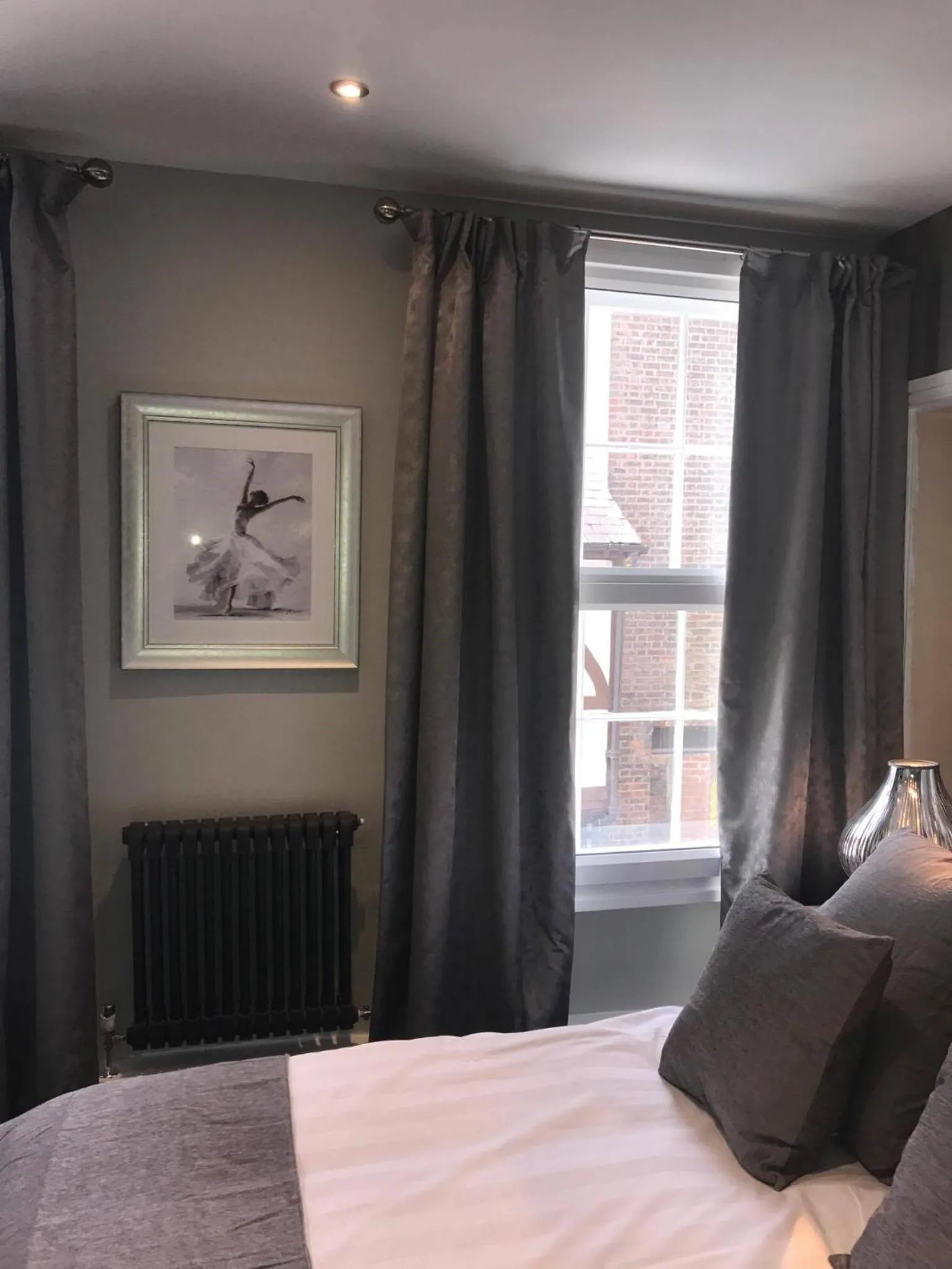 Bed in Lil's On The Waterfront