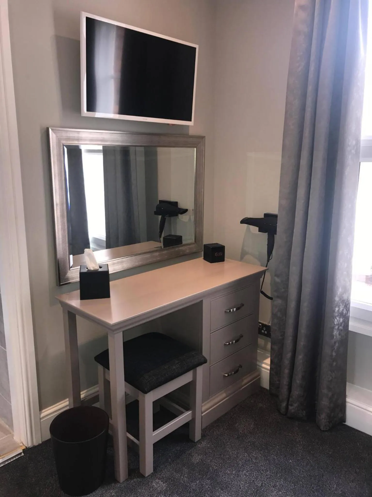 Lil's On The Waterfront