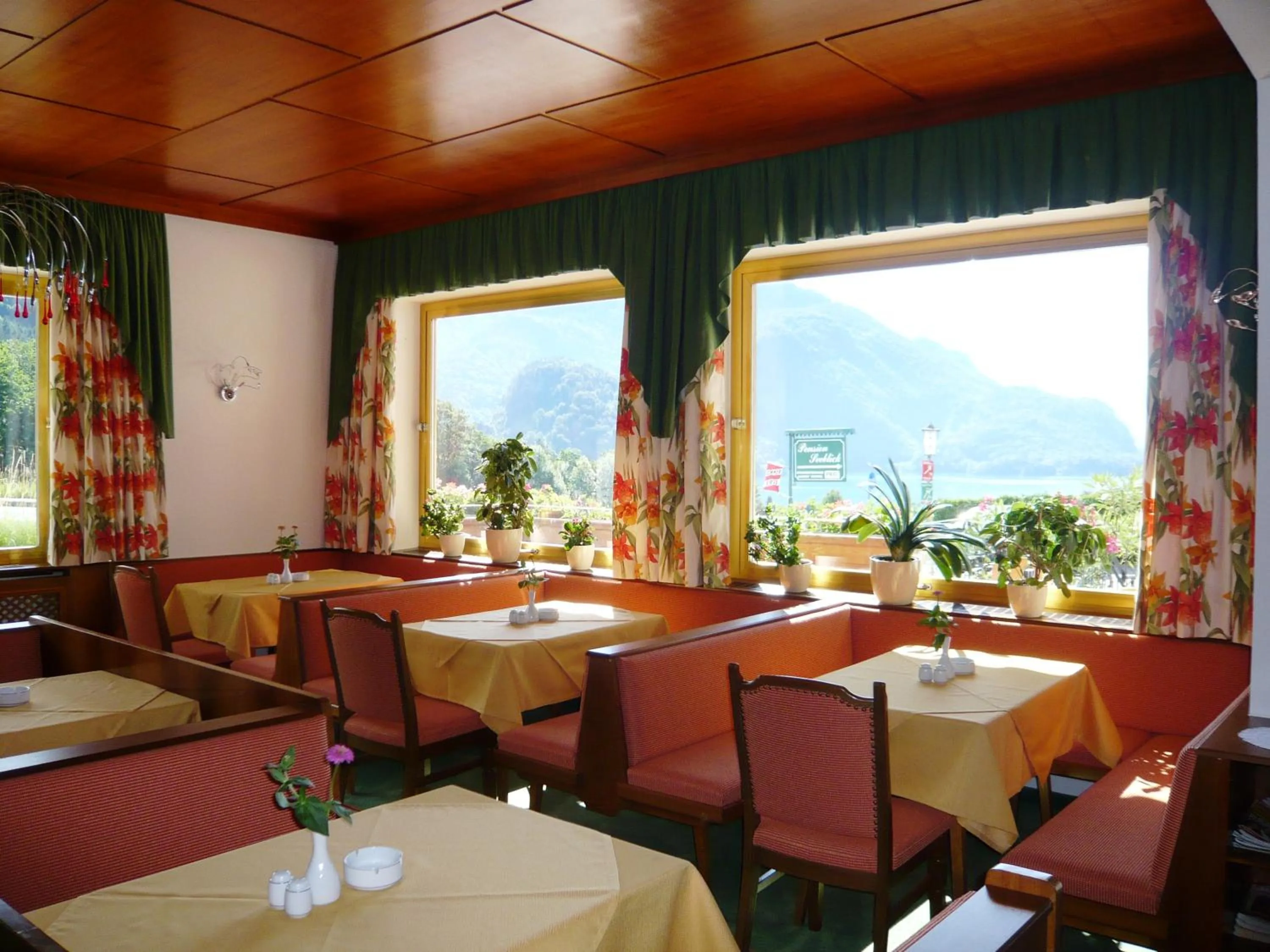 Restaurant/places to eat in Frühstückspension Seeblick