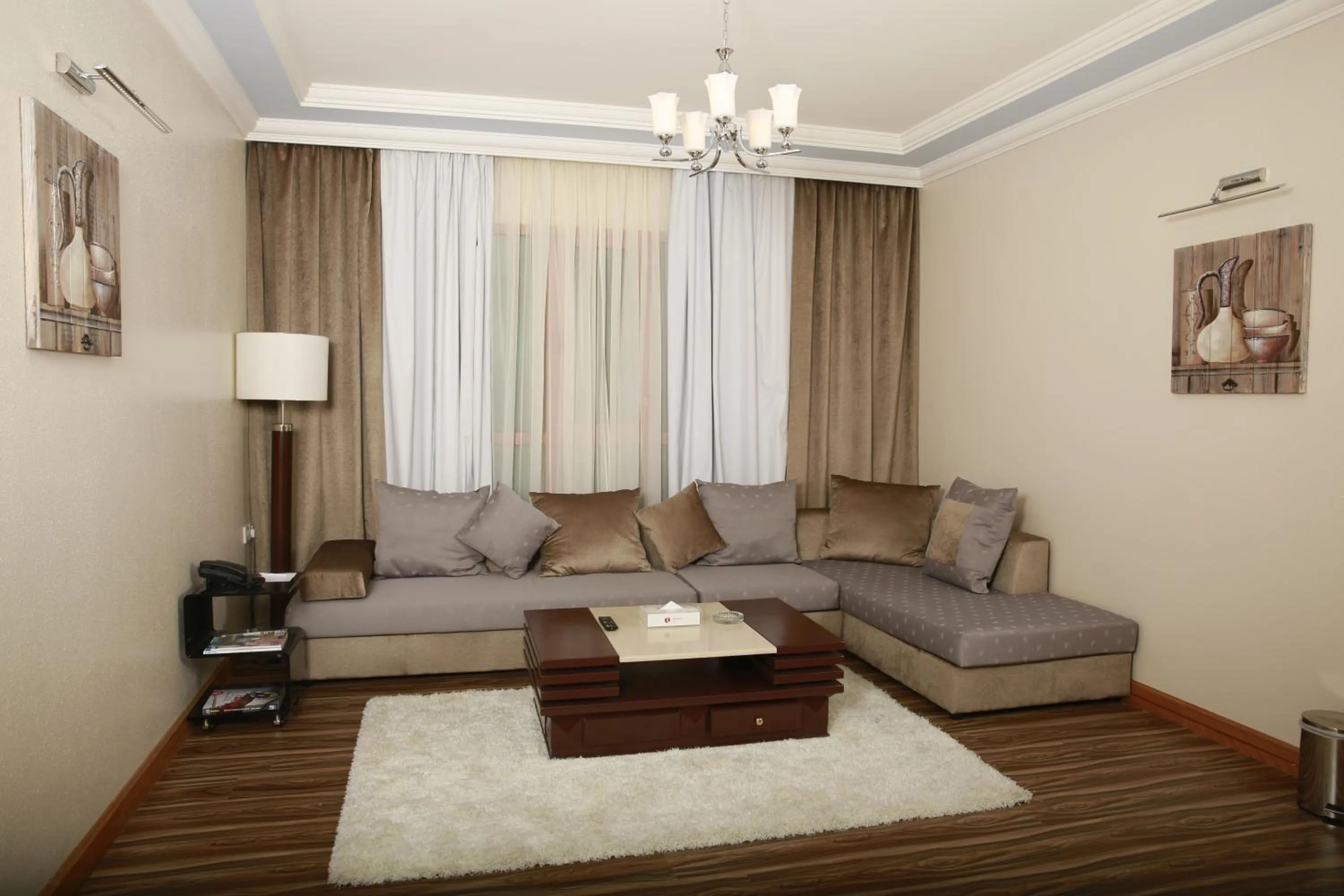 Seating area in Swiss International Palace Hotel Manama