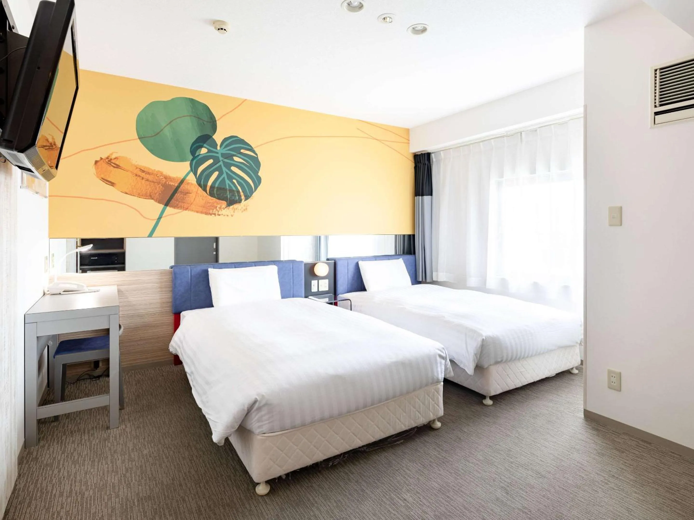 Standard Twin Room - Non-Smoking in Comfort Inn Naha Tomari Port