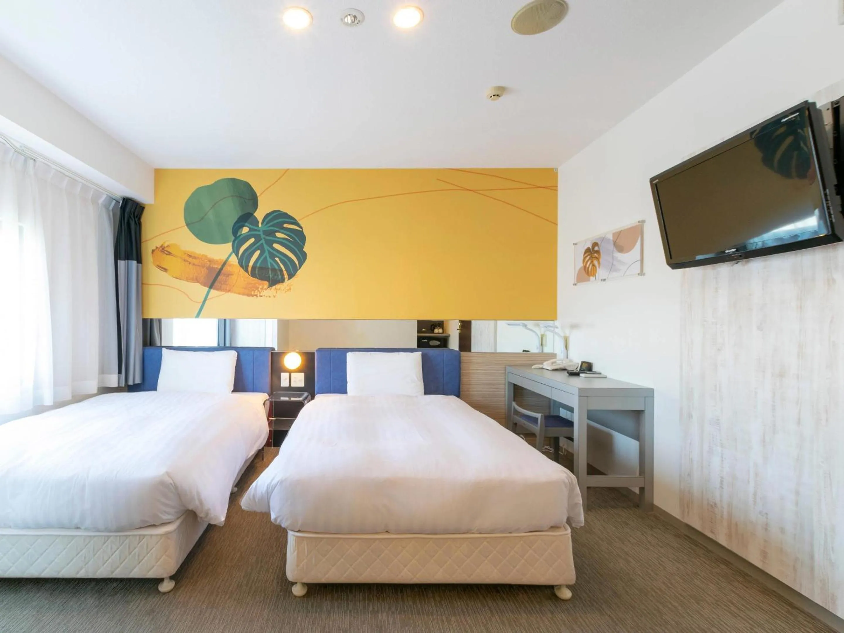 Bedroom, Bed in Comfort Inn Naha Tomari Port