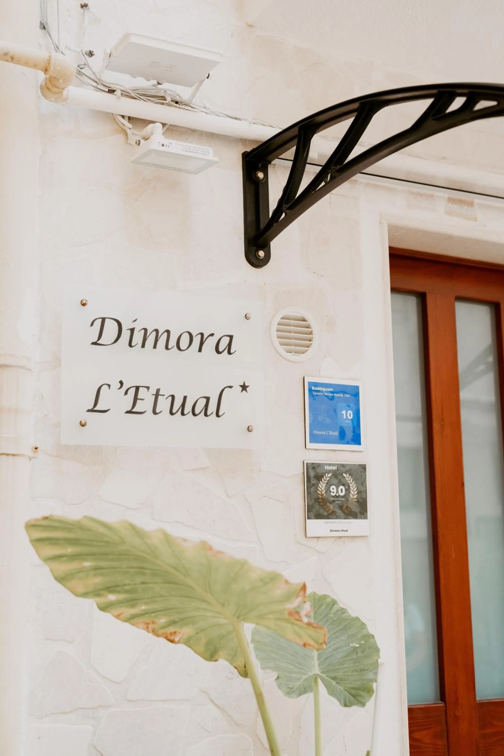Facade/entrance in Dimora L'Etual