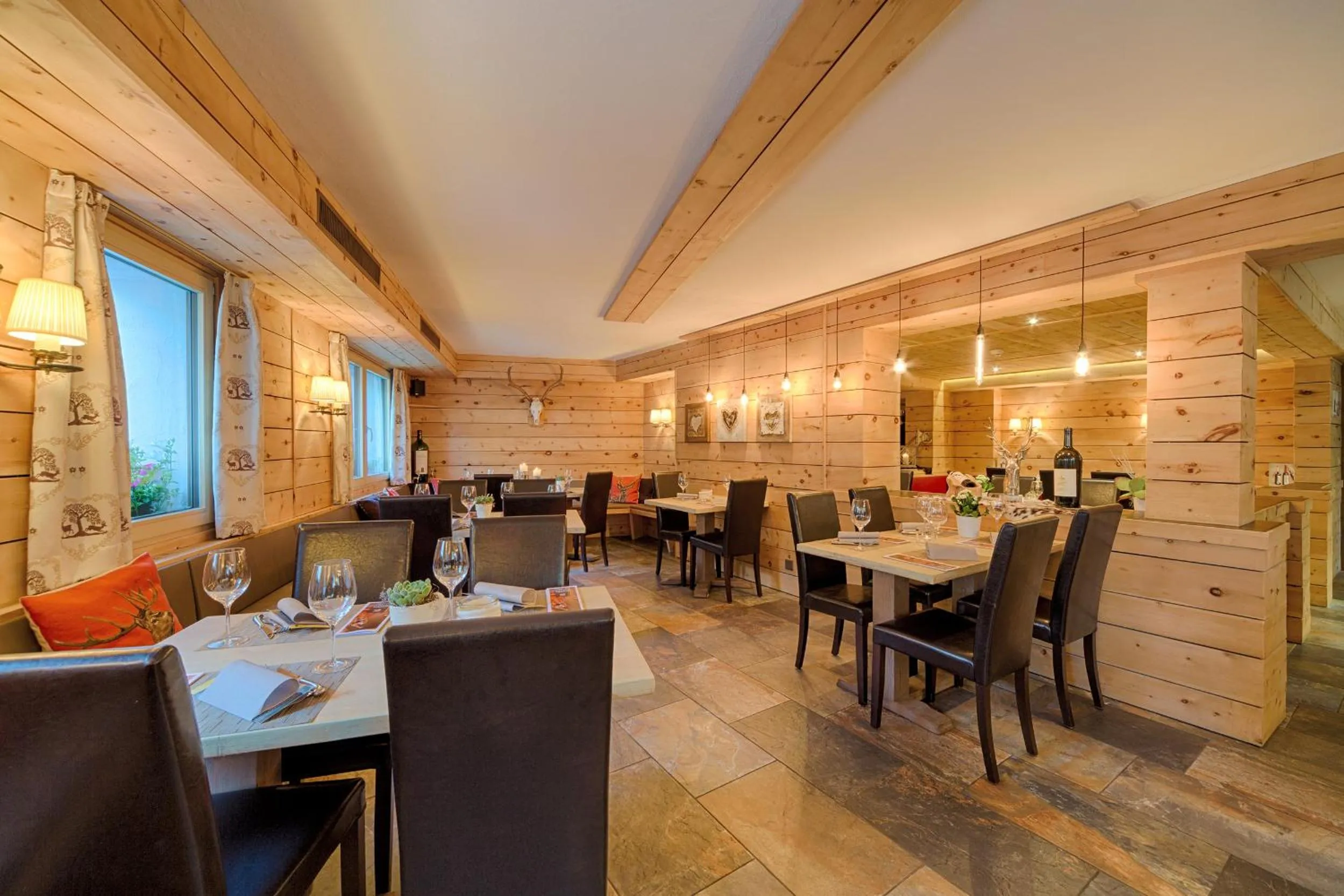 Restaurant/places to eat in Hotel Cervo