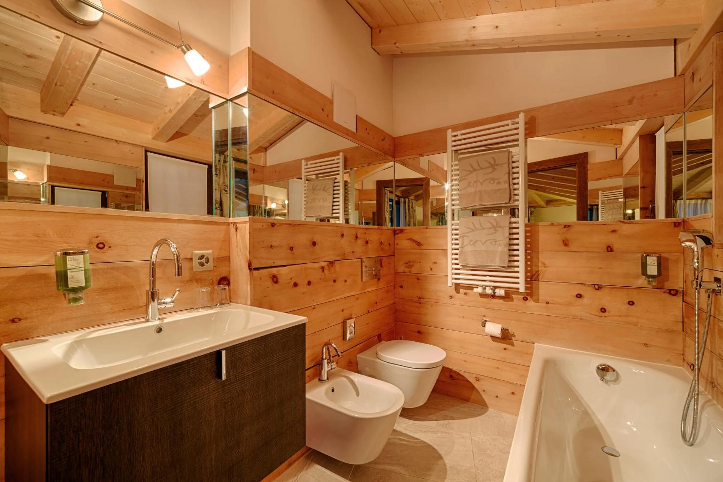 Bathroom in Hotel Cervo