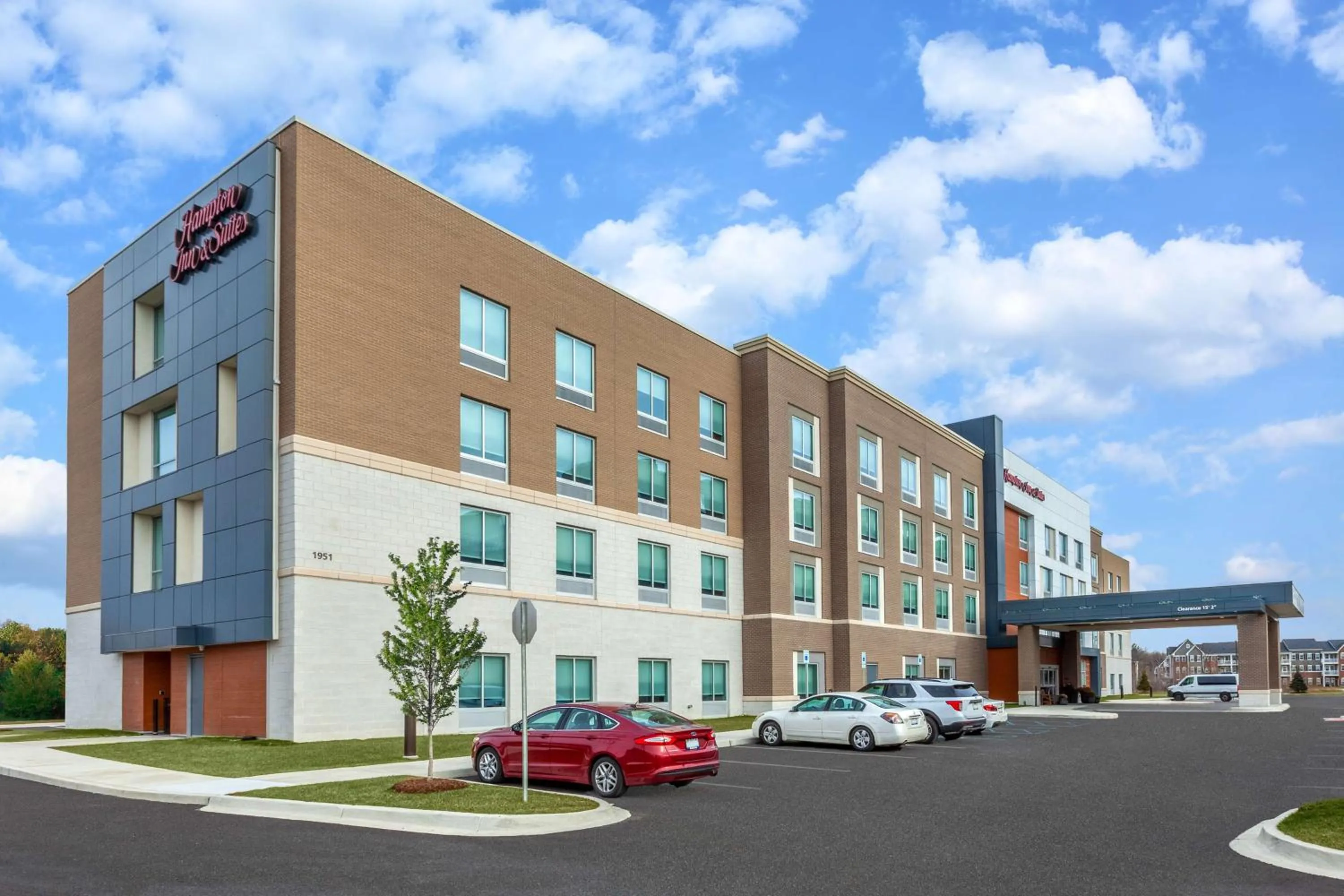 Property building in Hampton Inn & Suites Bloomfield Hills Detroit