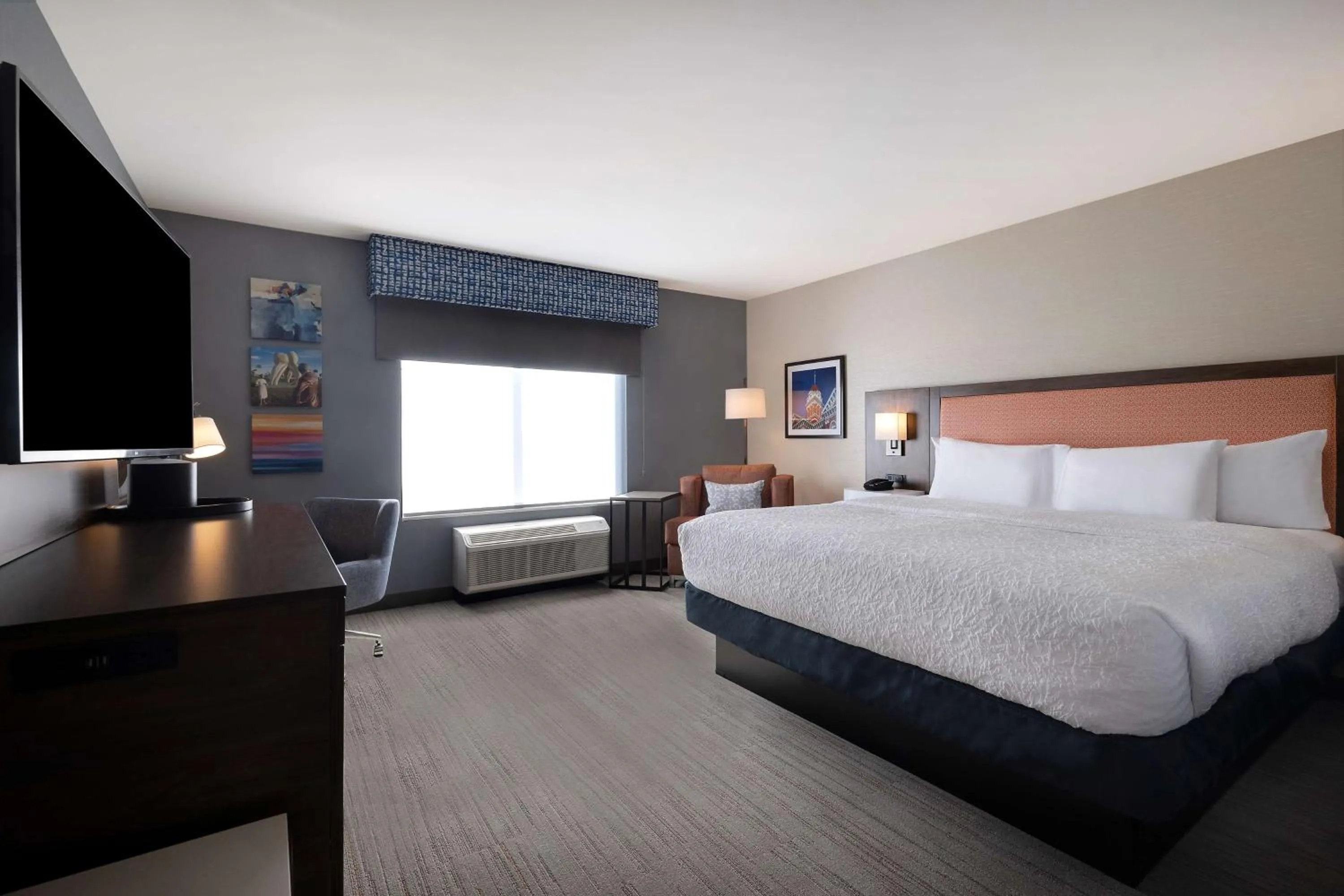 Bedroom, Bed in Hampton Inn Crown Point, In