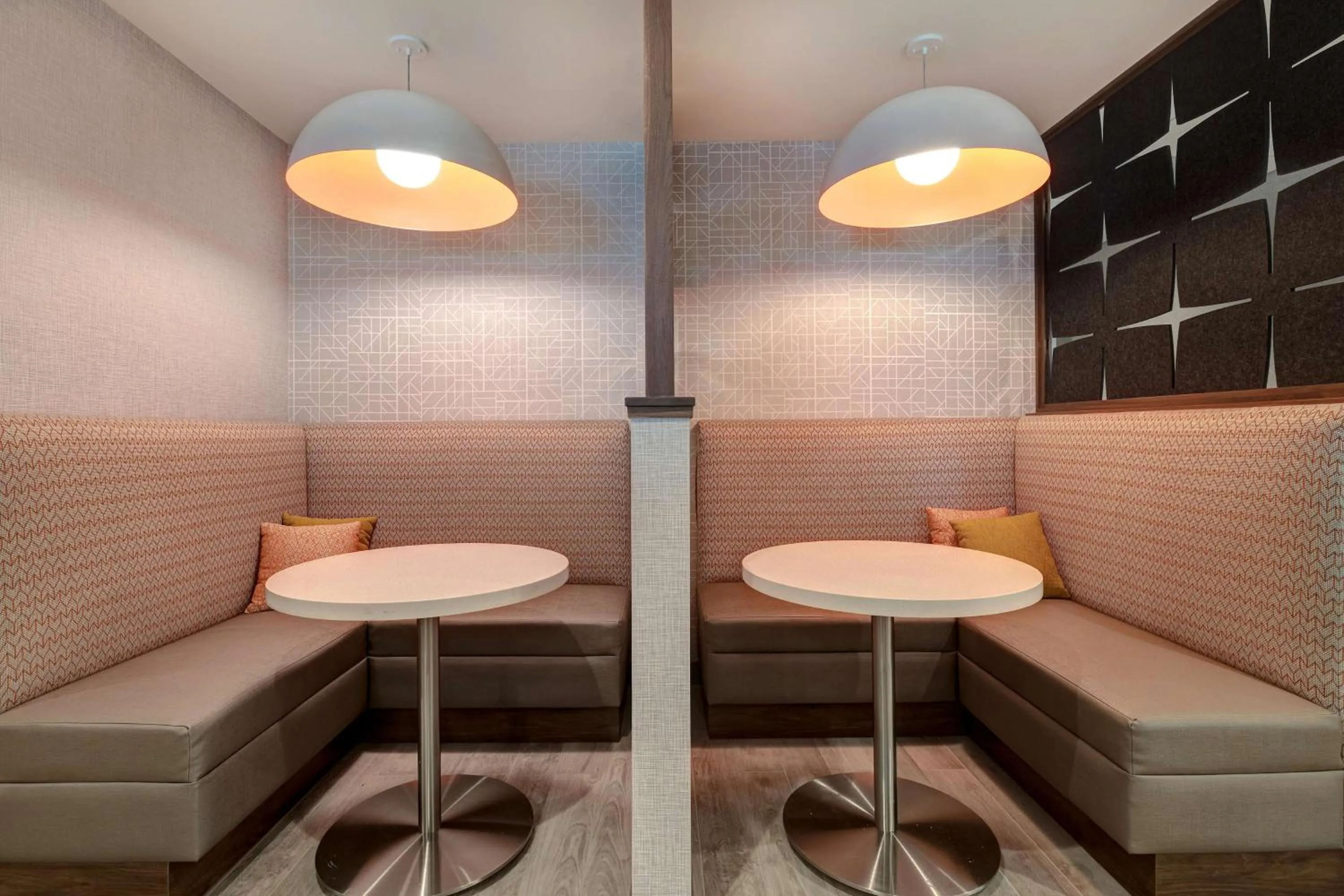 Business facilities in Hampton Inn Crown Point, In