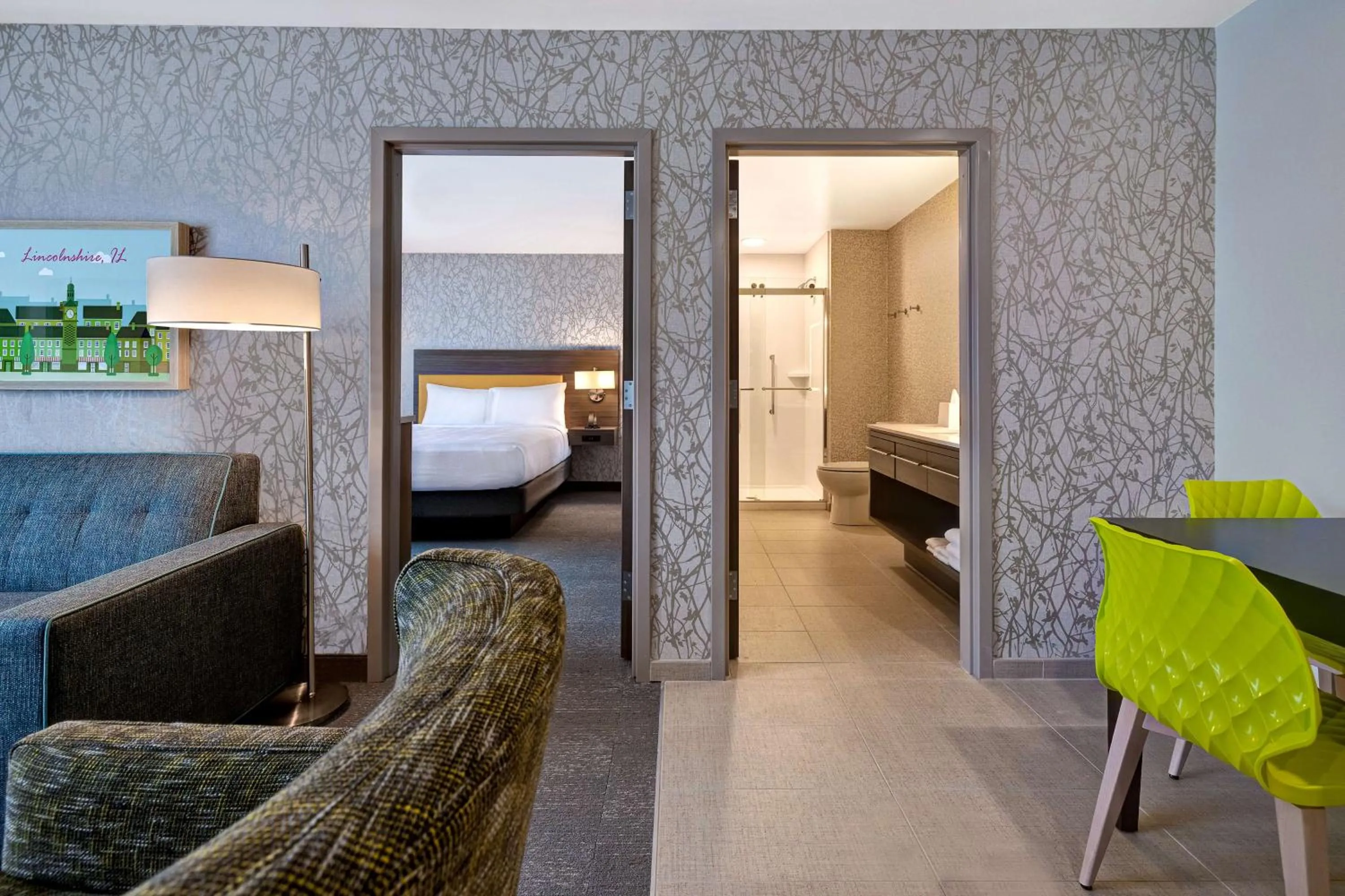 Living room, Bed in Home2 Suites By Hilton Lincolnshire Chicago