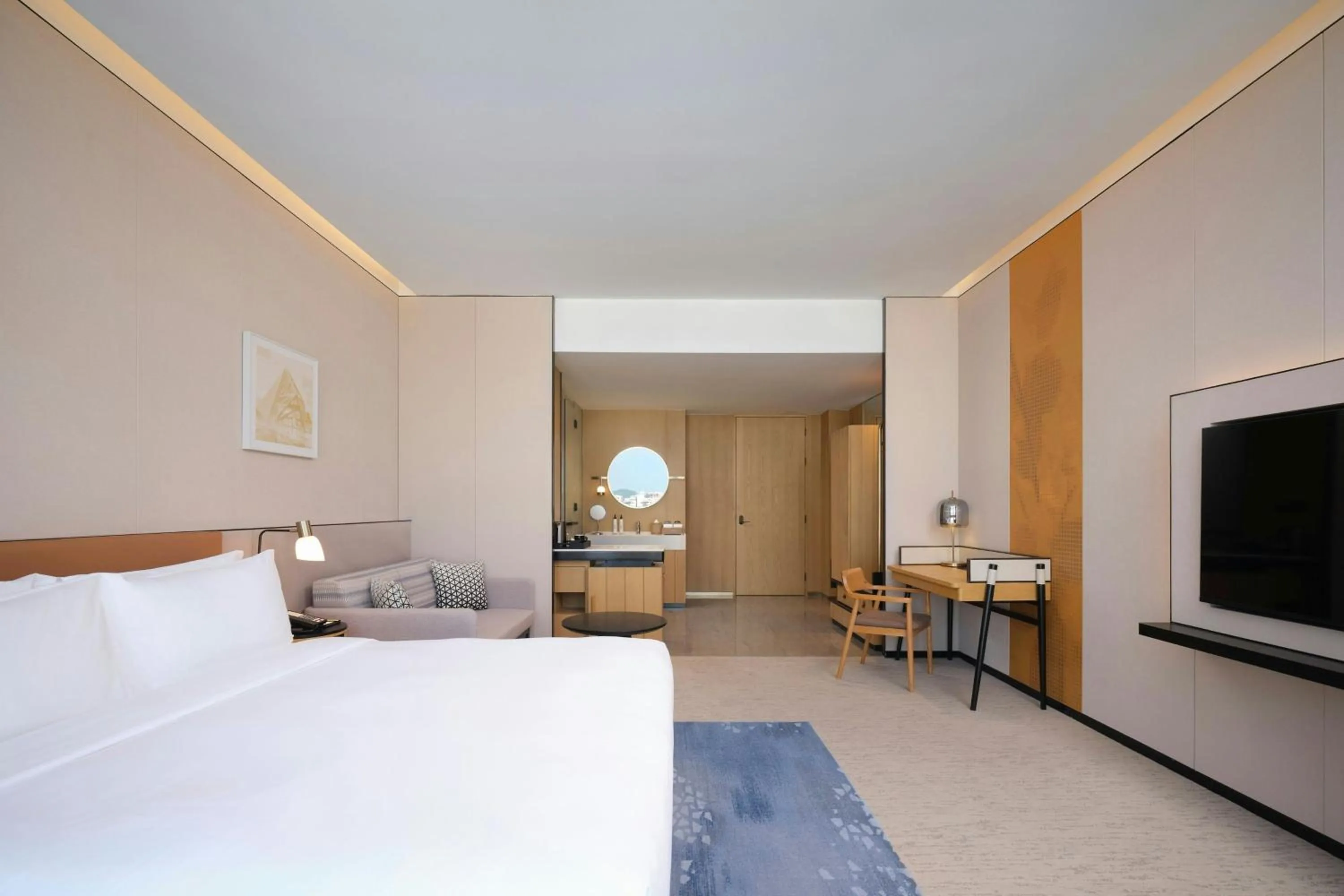 Photo of the whole room, Bed in The Mercury Garden Shenzhen Nanshan, A Tribute Portfolio Hotel