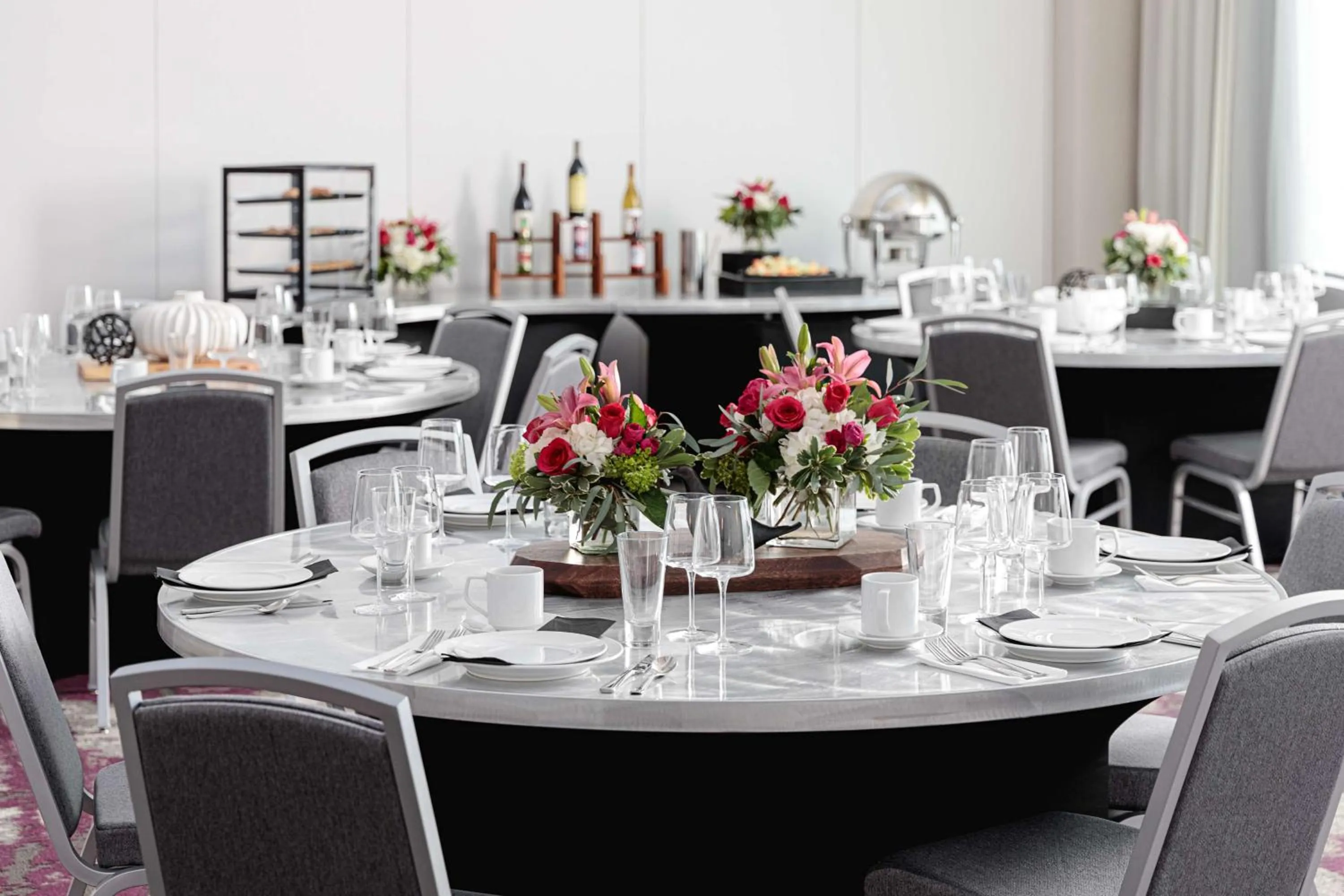 Dining area in Tru By Hilton Mt. Juliet, TN