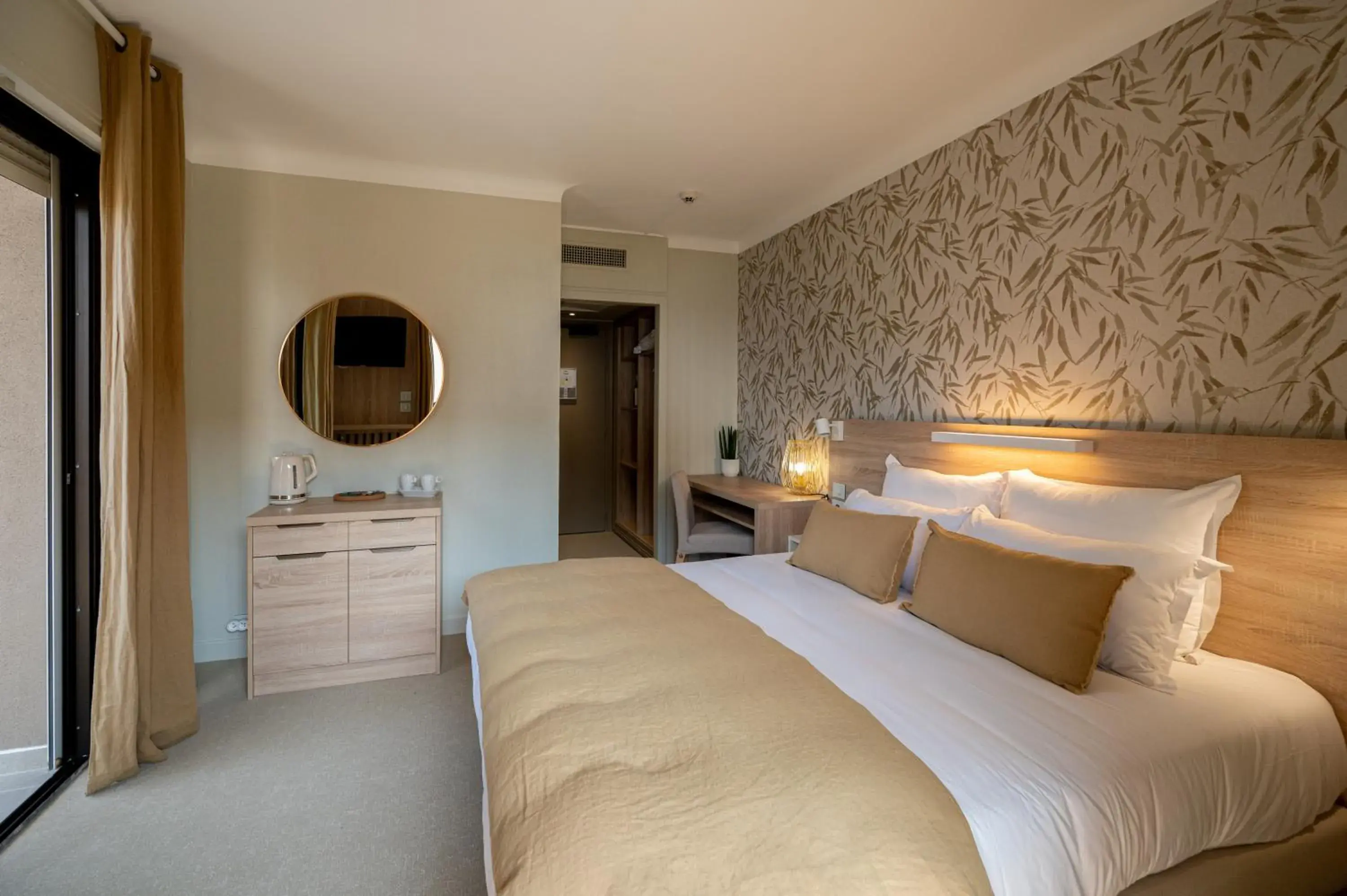 Superior Double or Twin Room with Sea View in Hôtel La Ménado Superior Double or Twin Room with Sea View in Hôtel La Ménado