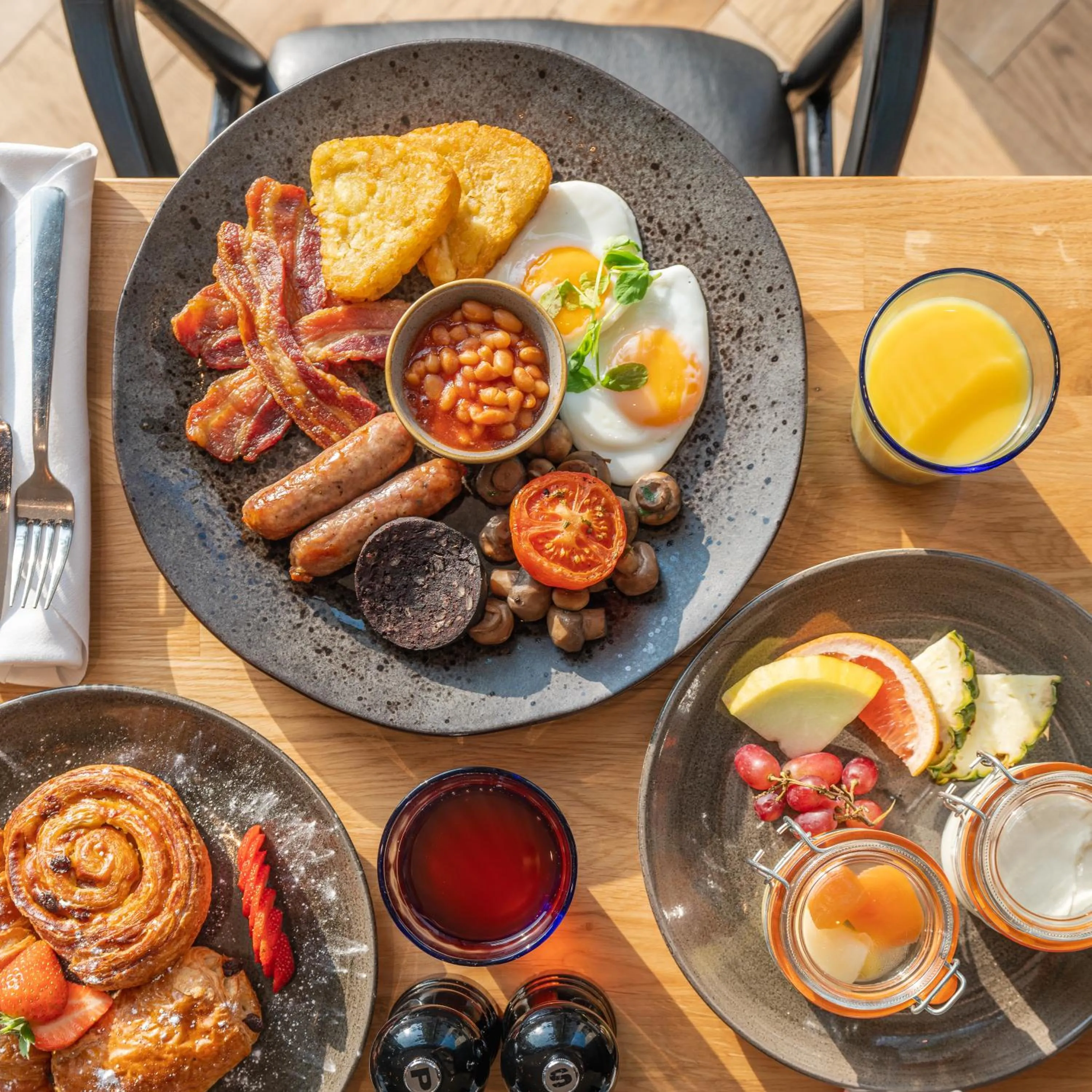 Restaurant/places to eat in CitySuites 2 Aparthotel