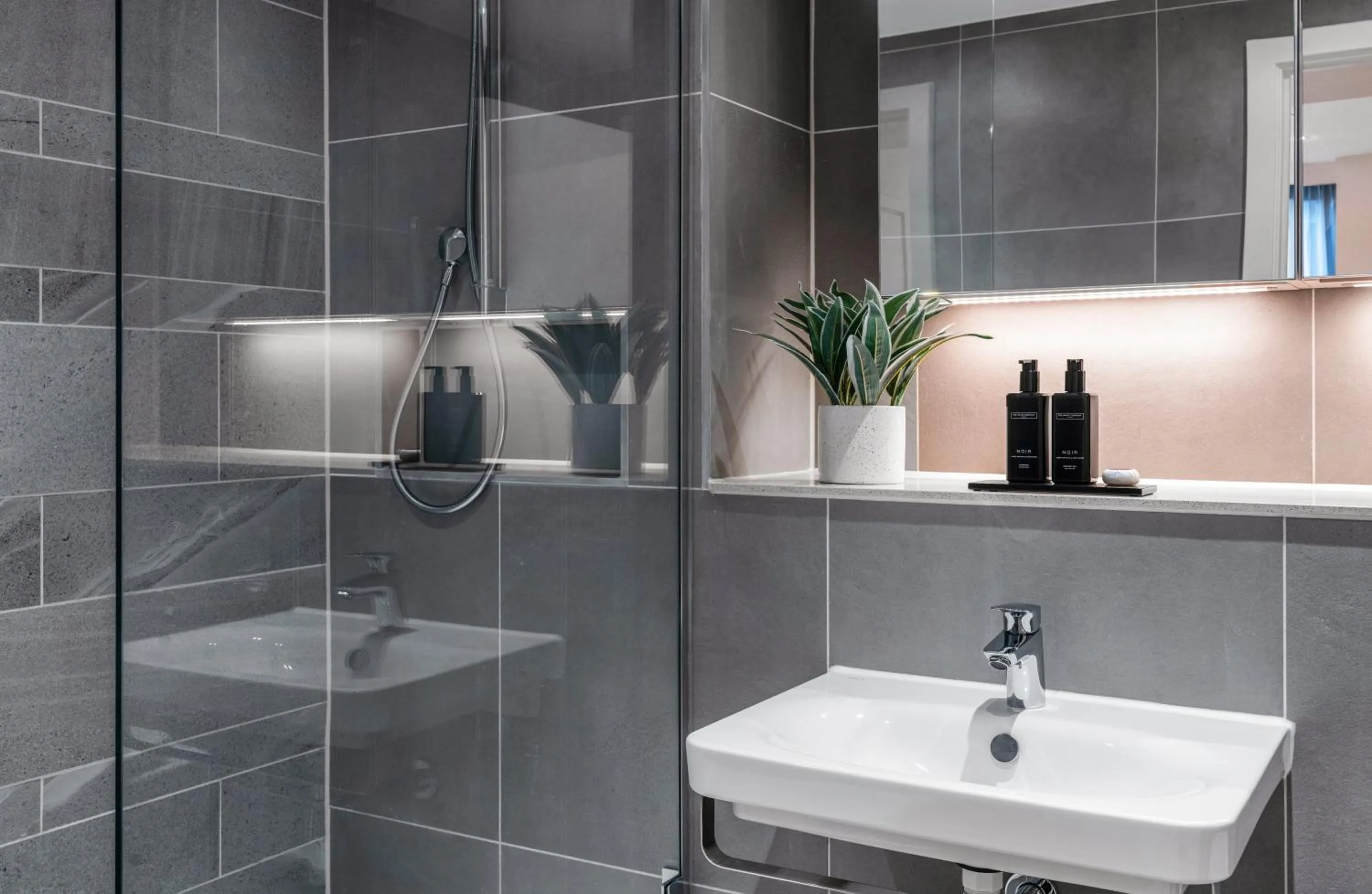 Bathroom in CitySuites 2 Aparthotel