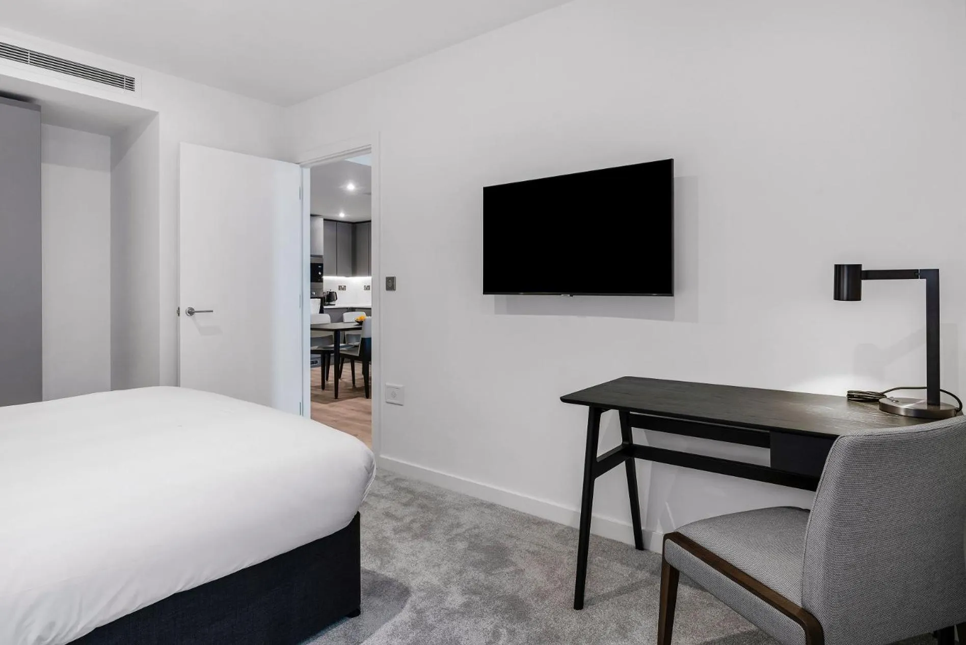 TV and multimedia, Bed in CitySuites 2 Aparthotel