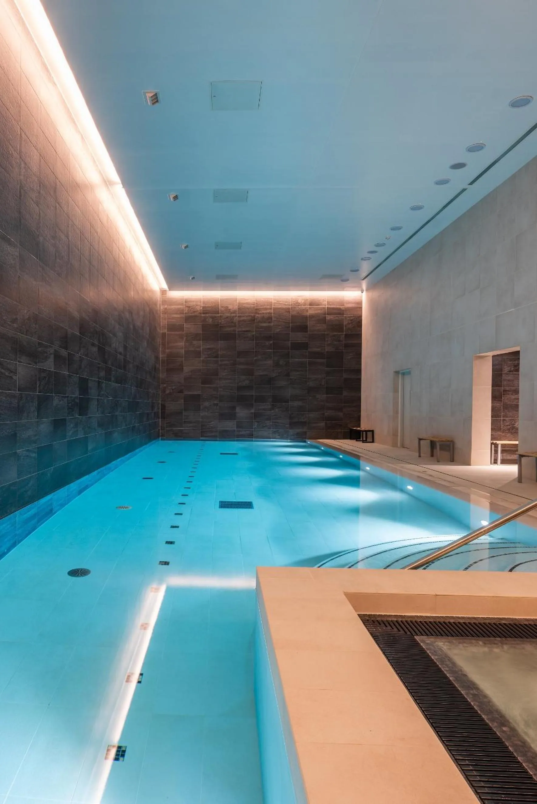 Swimming pool in CitySuites 2 Aparthotel