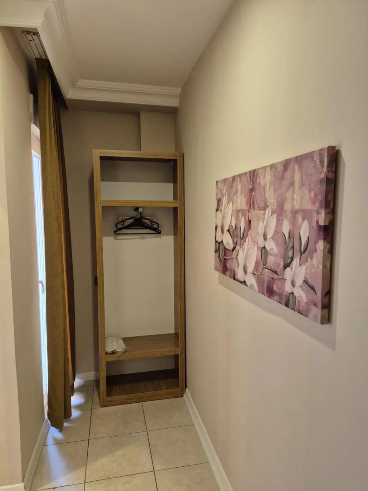 wardrobe in Toprak Apart Otel